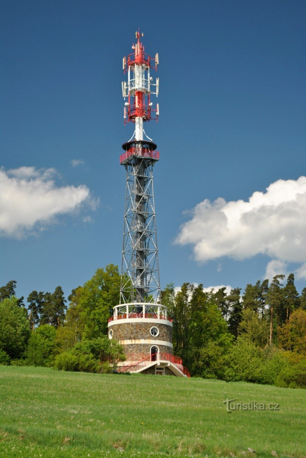 Torre de observação Kuníček perto de Petrovice