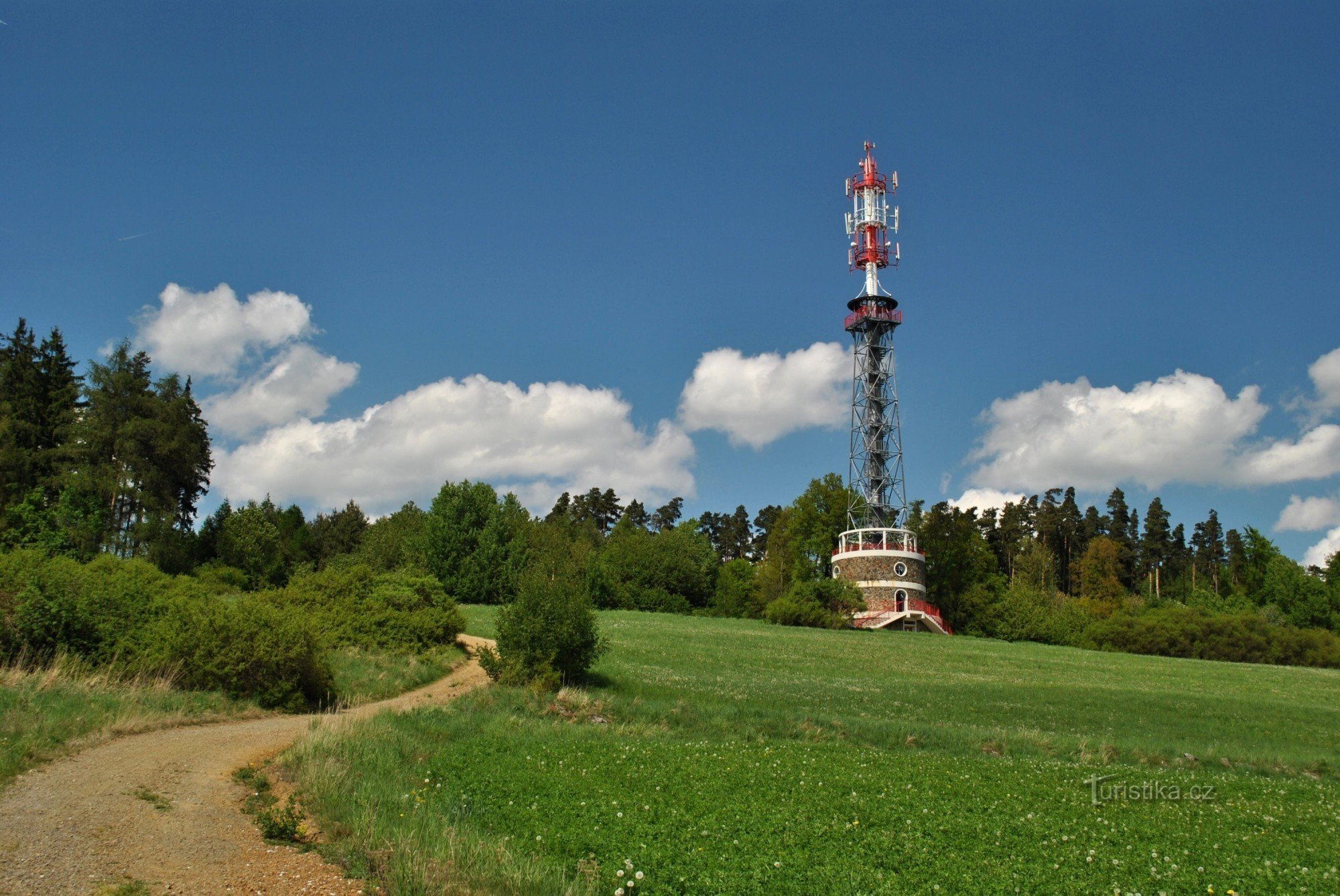 Kuníček kilátó Petrovice közelében