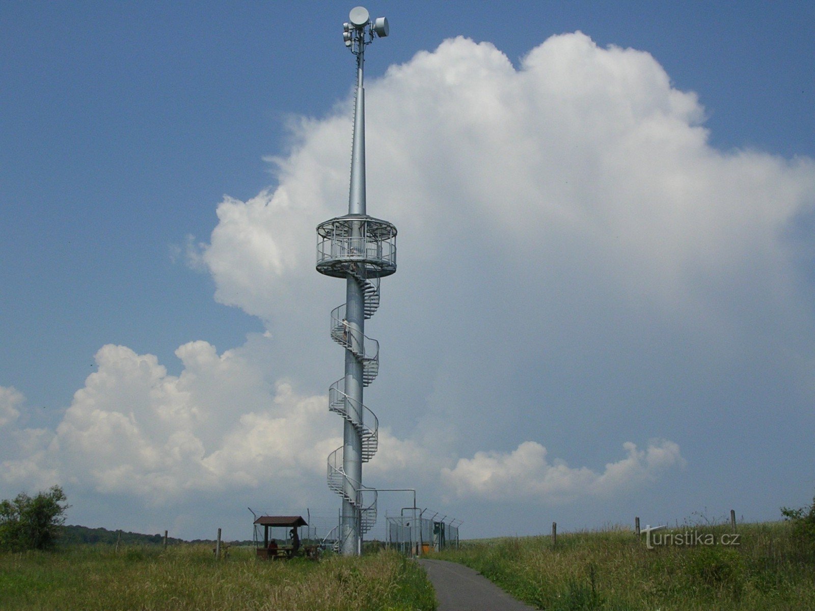 Torre de vigia Lhotka perto de Hradčovice