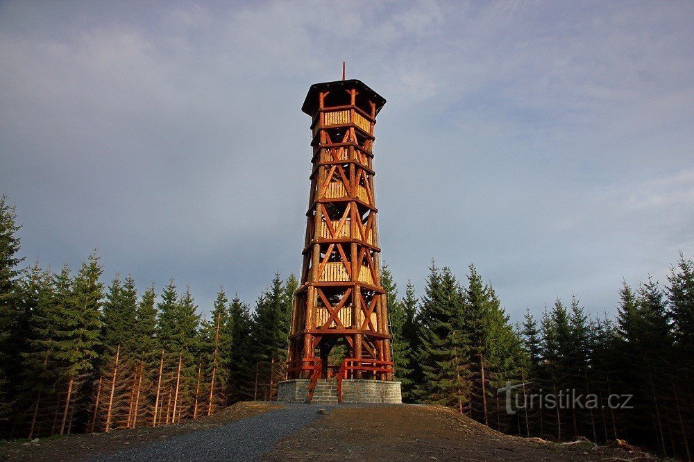 Miloňová uitkijktoren; bron foto: Resort Valachy Velké Karlovice