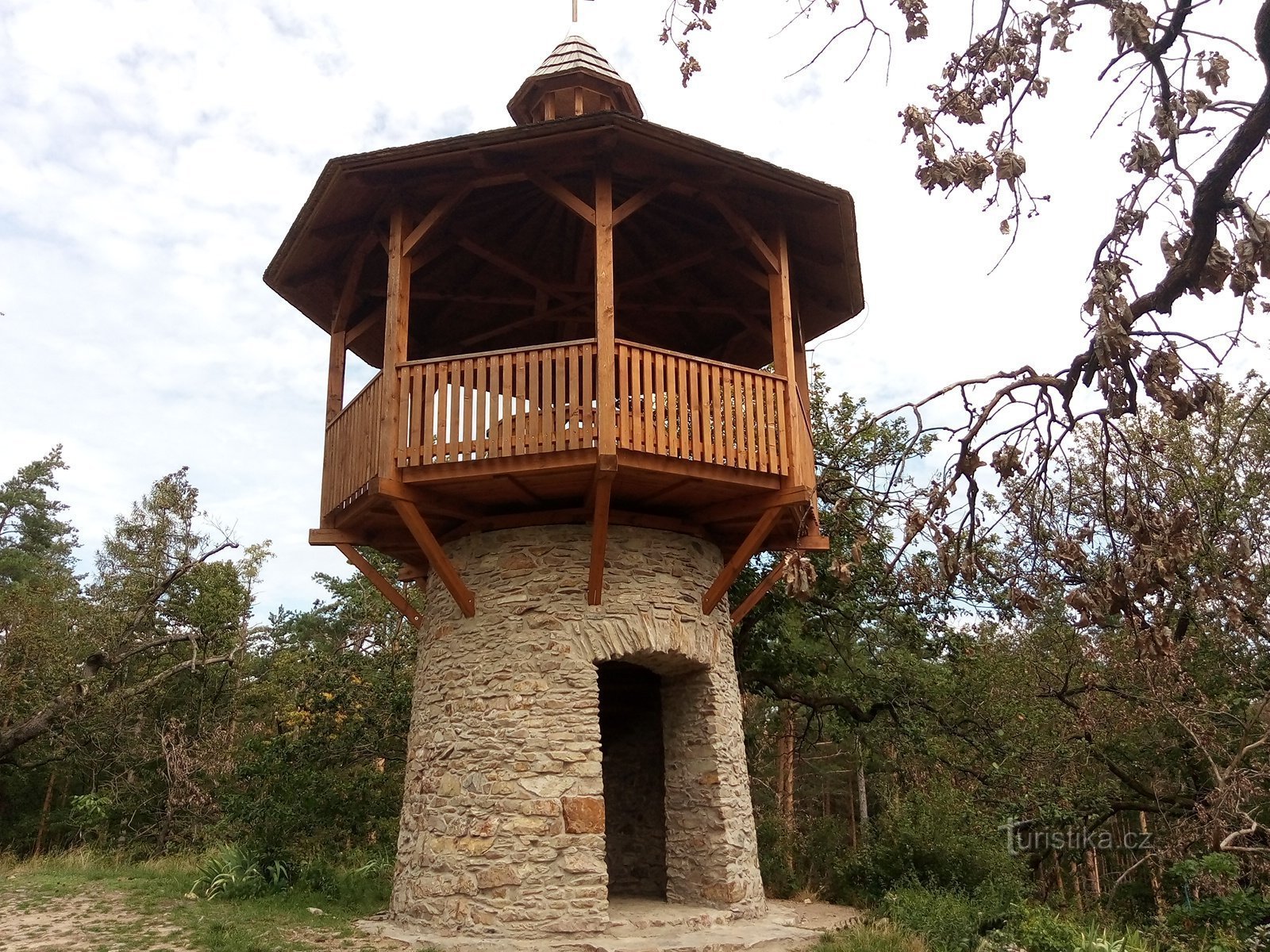 Torre de vigia Na Chlumu e Kočíčí hrádek, Slatiňany