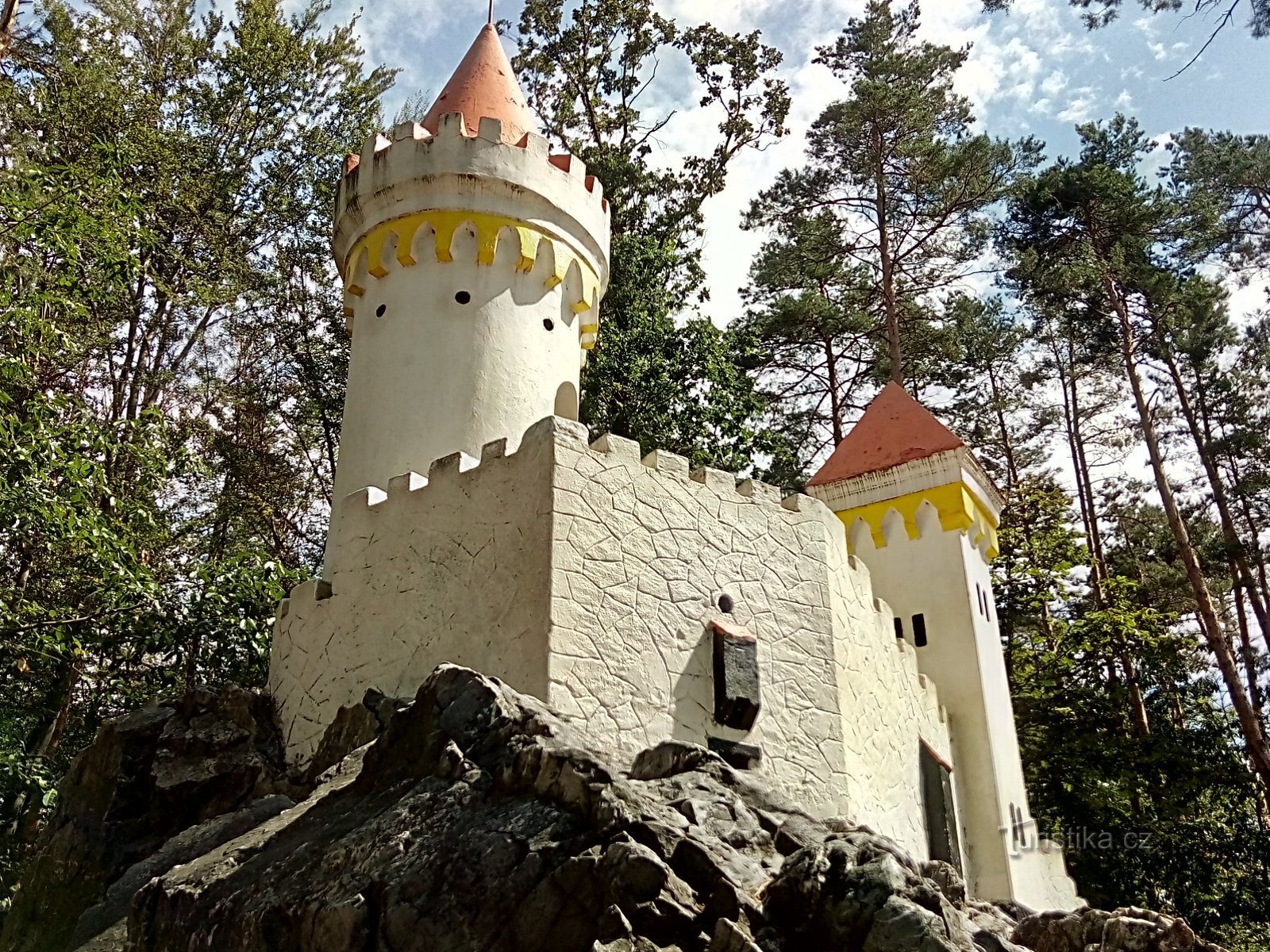 Torre mirador Na Chlumu y Kočíčí hrádek, Slatiňany