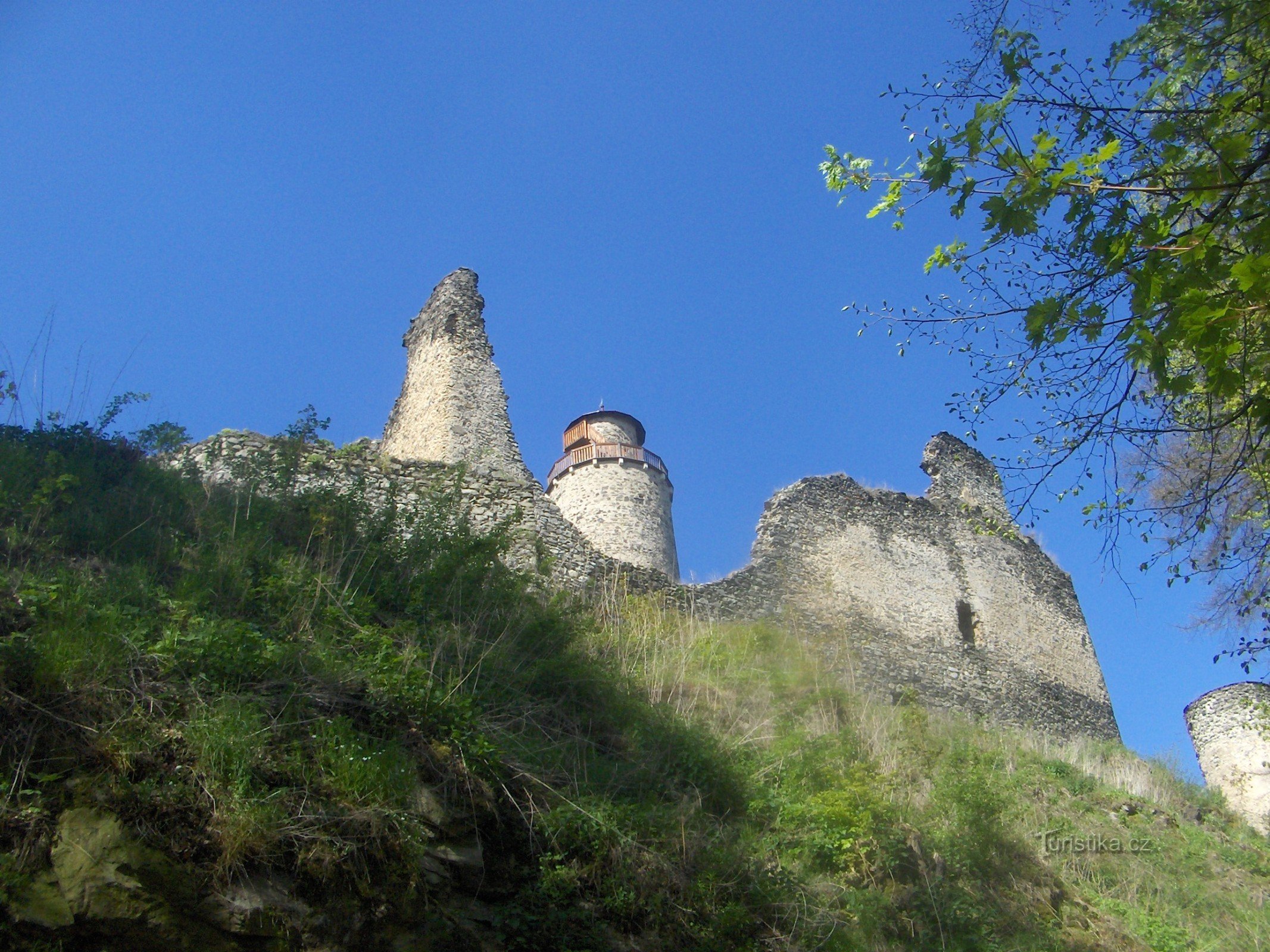 Razgledni stolp na gradu Kostomlata.