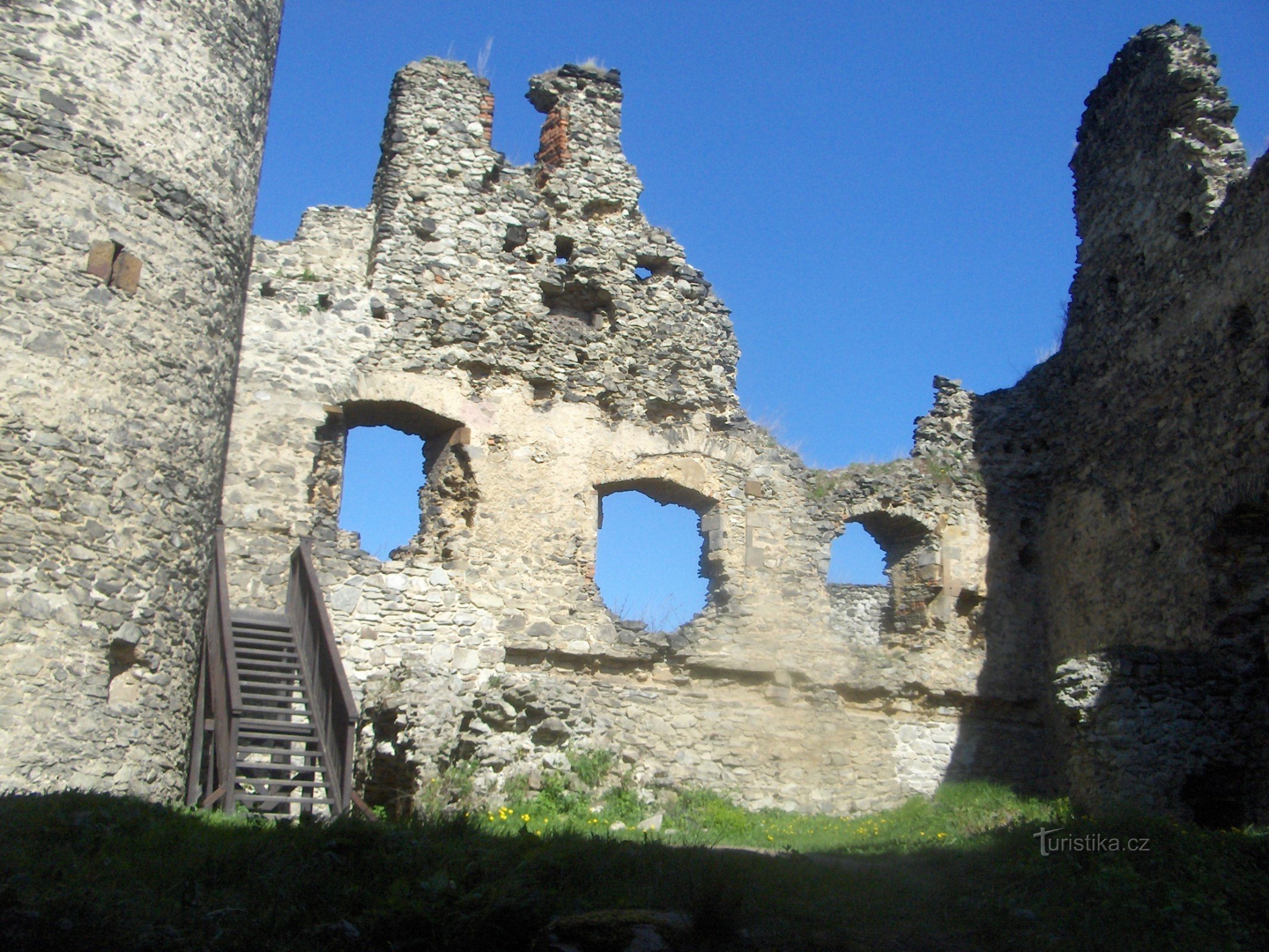 Aussichtsturm auf der Burg Kostomlata.