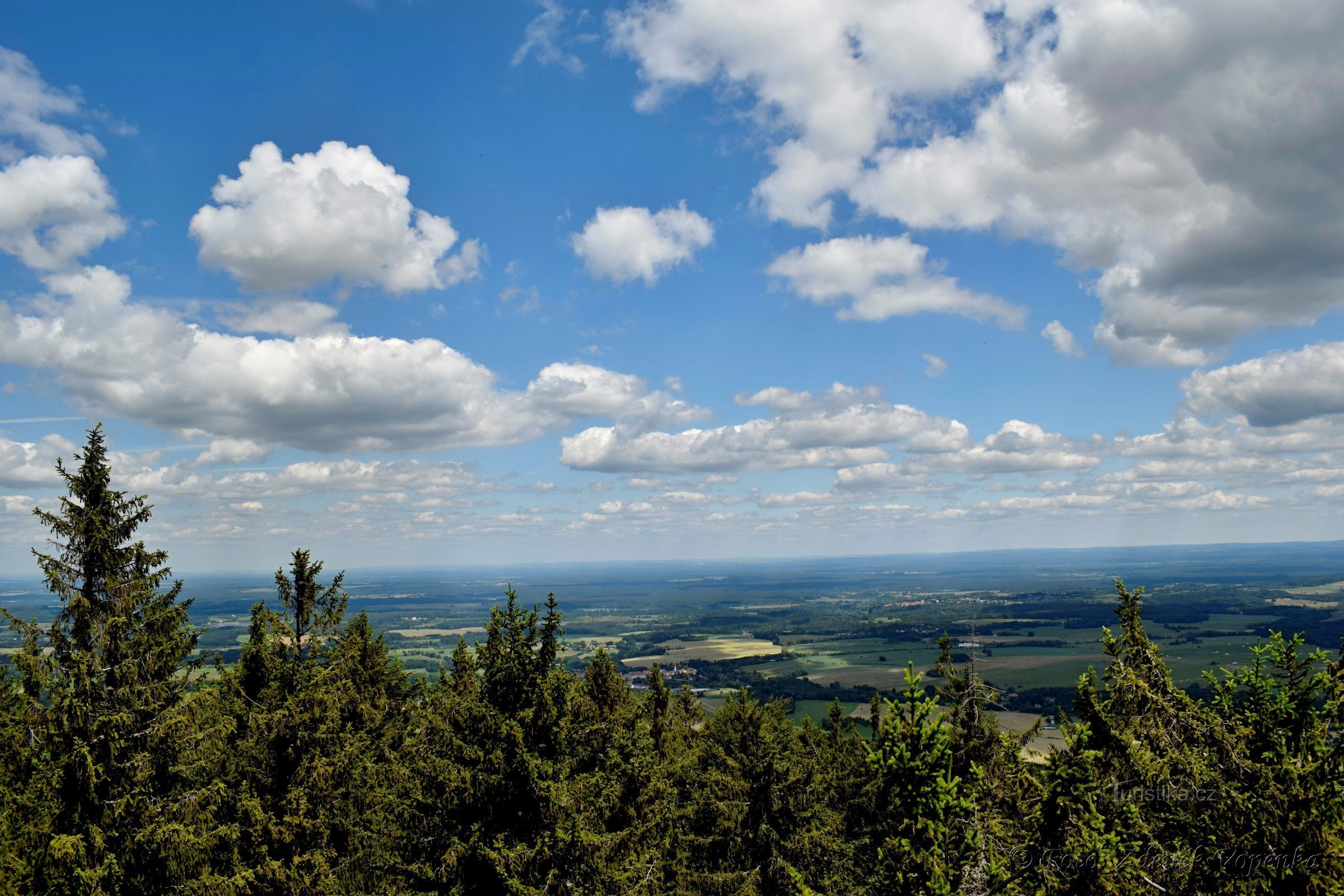 Aussichtsturm auf Kraví hora.