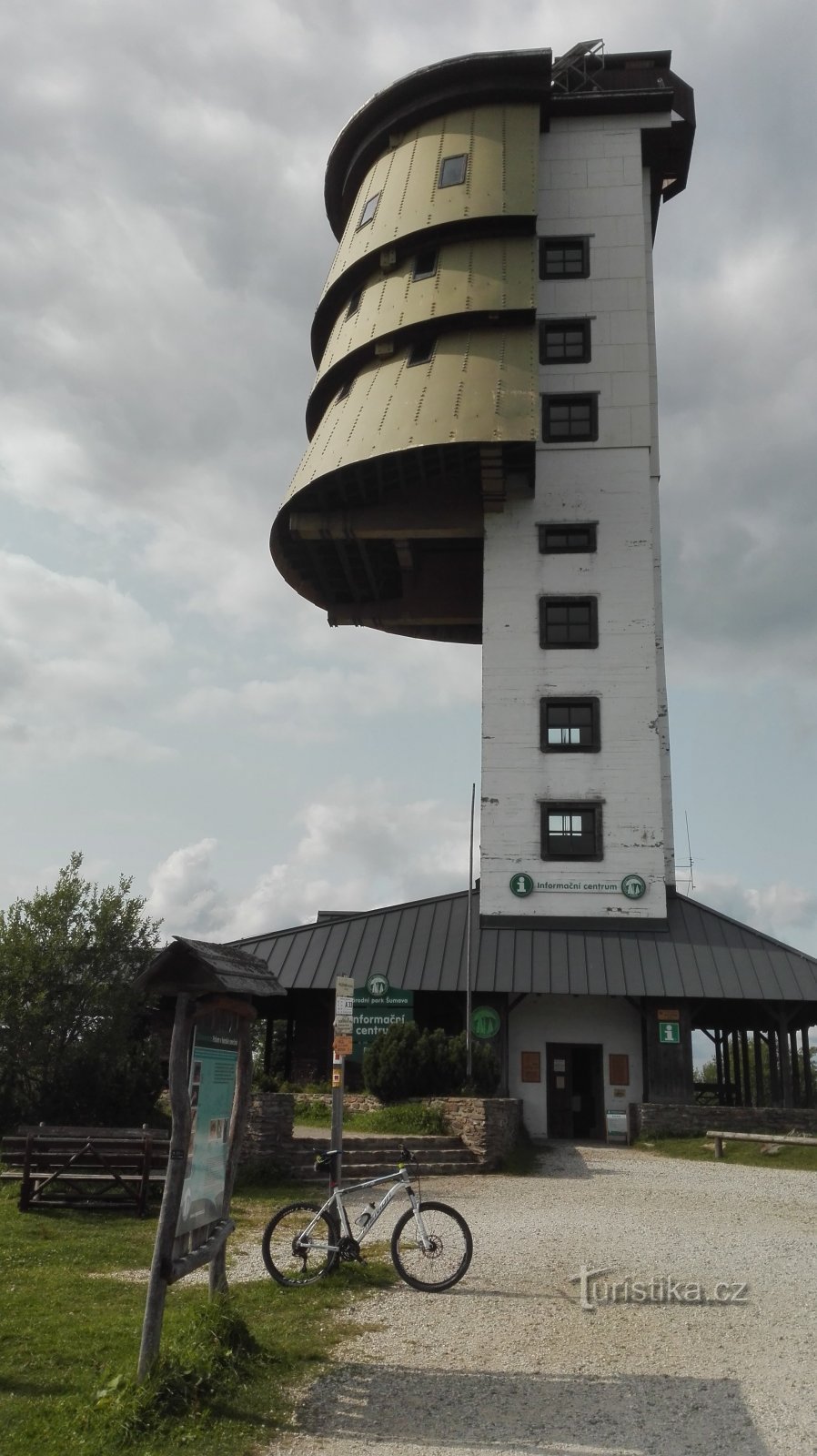 Turnul de observație pe Meridian.