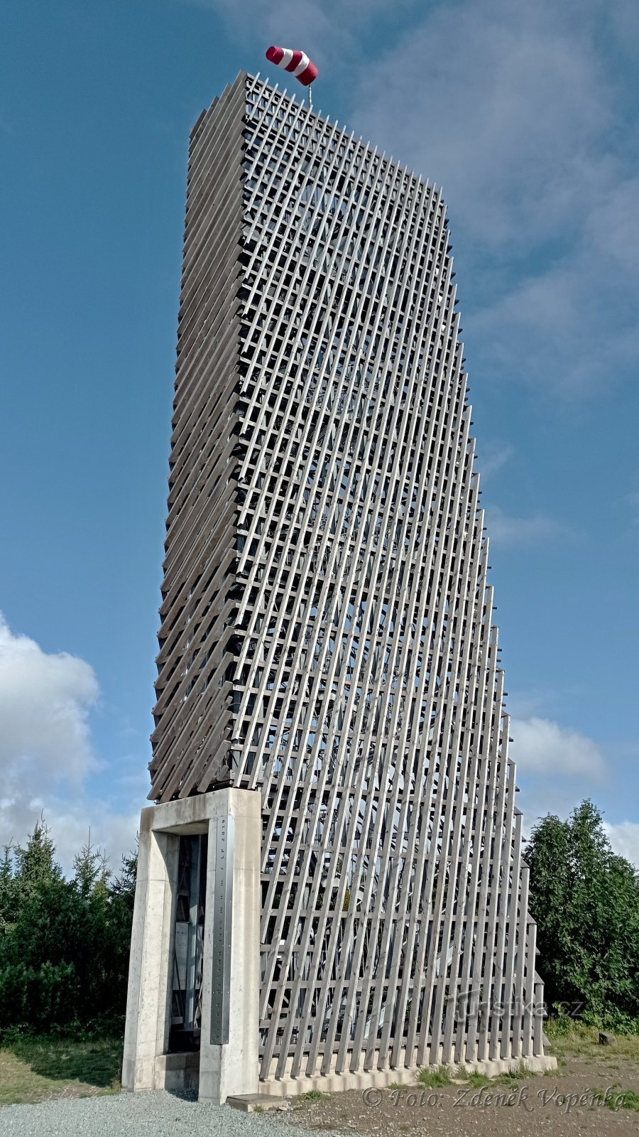 Lookout tower on Velké Deštná.