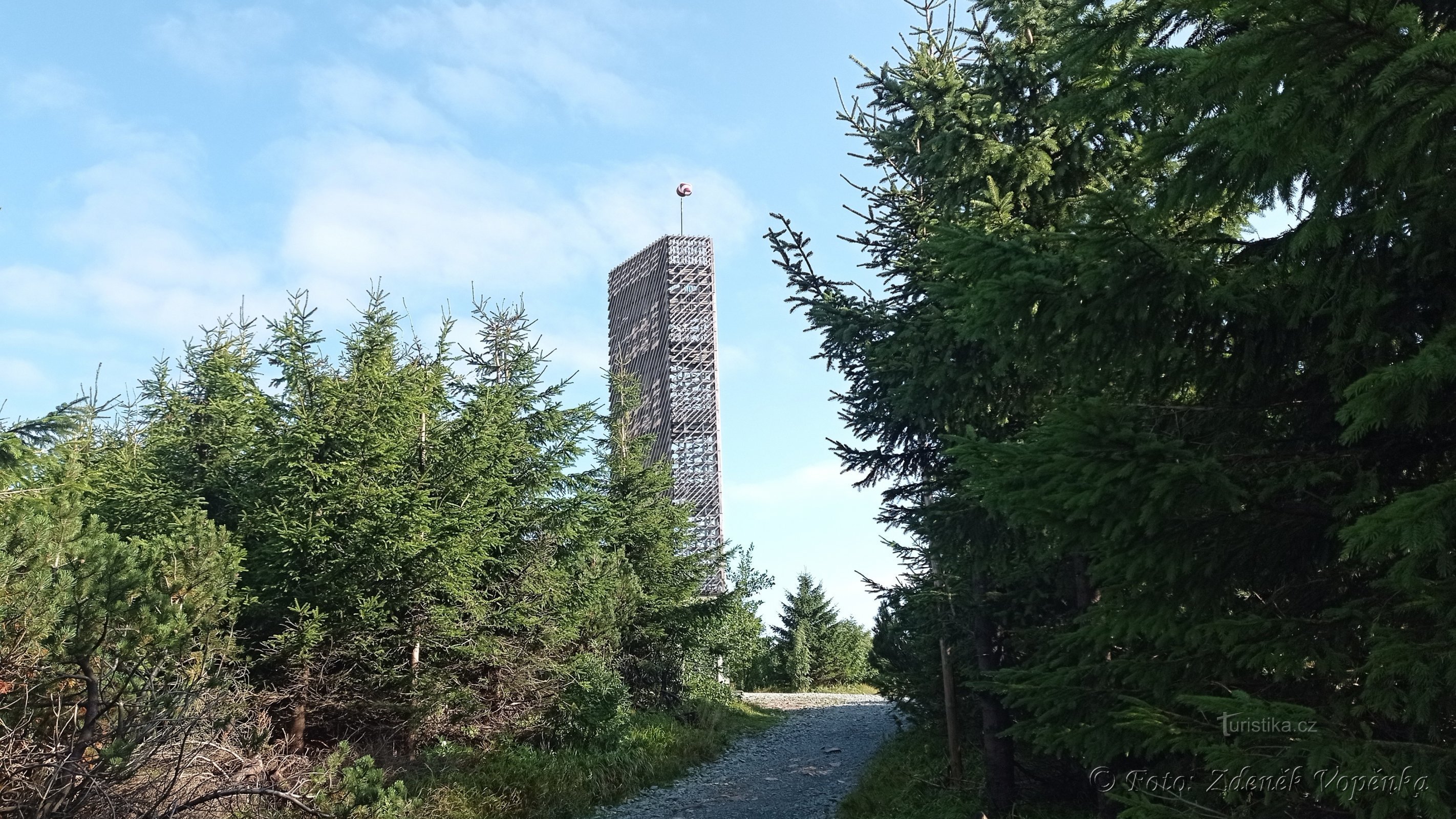 Turnul de observație pe Velké Deštná.