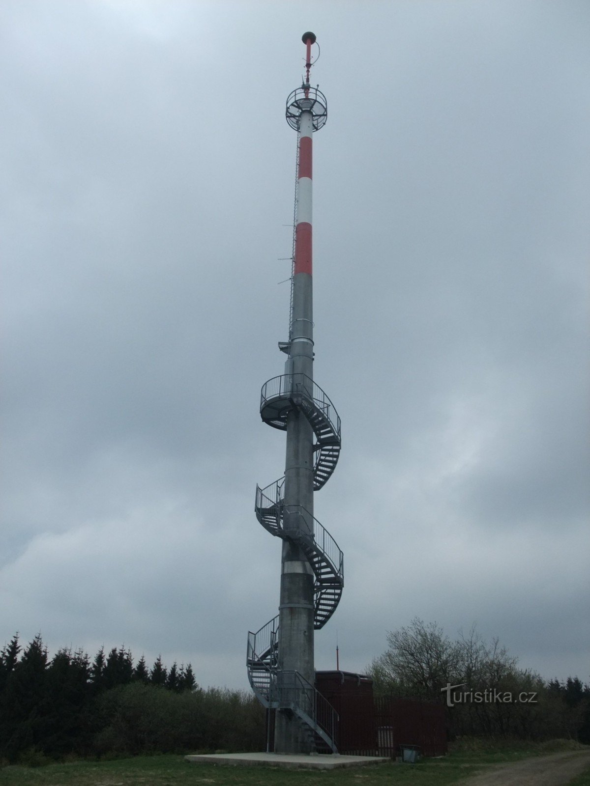 Utsiktstorn på Vlčí hora nad Osek