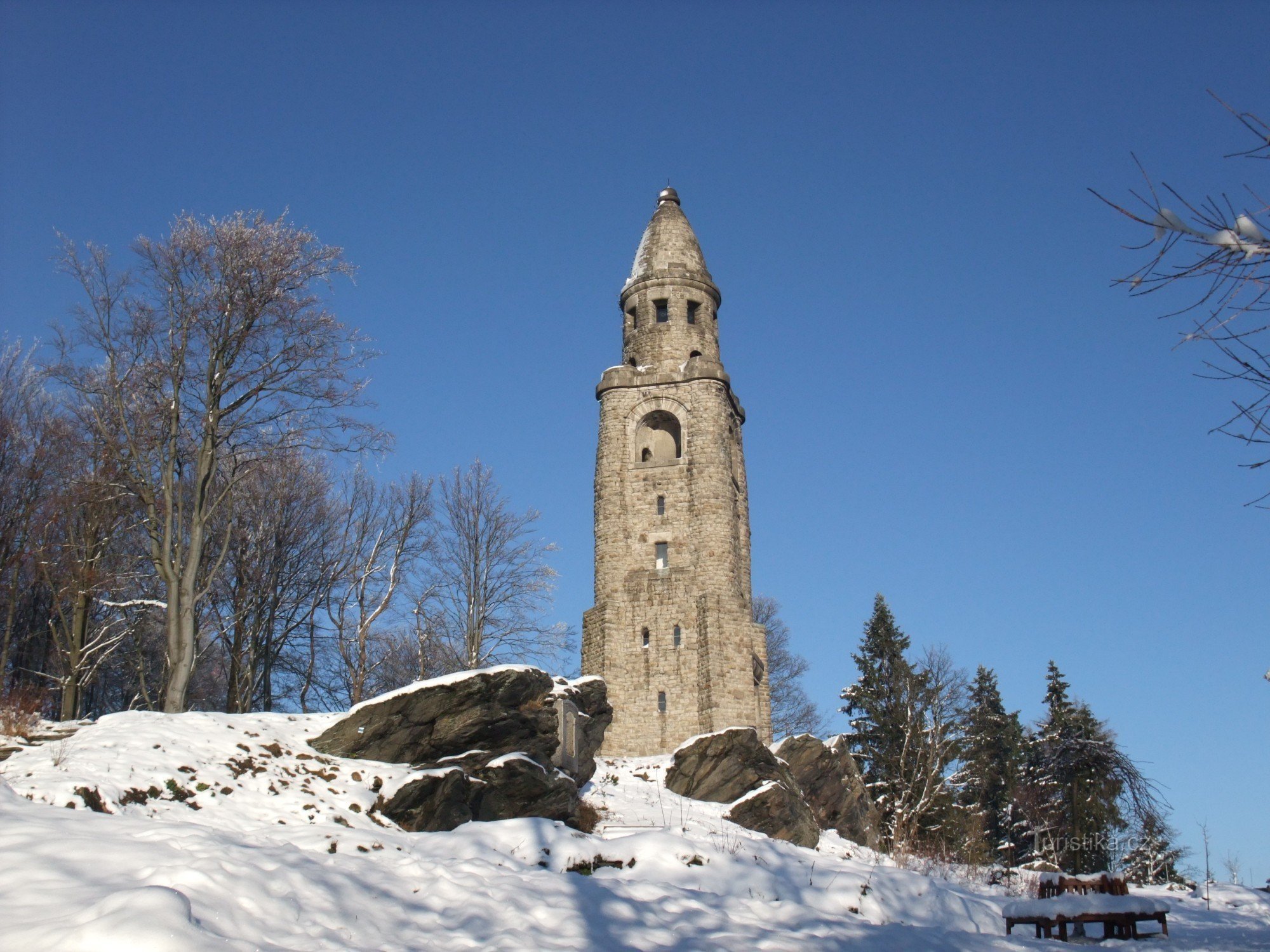 建于 1903 年的 Háj 山上的瞭望塔