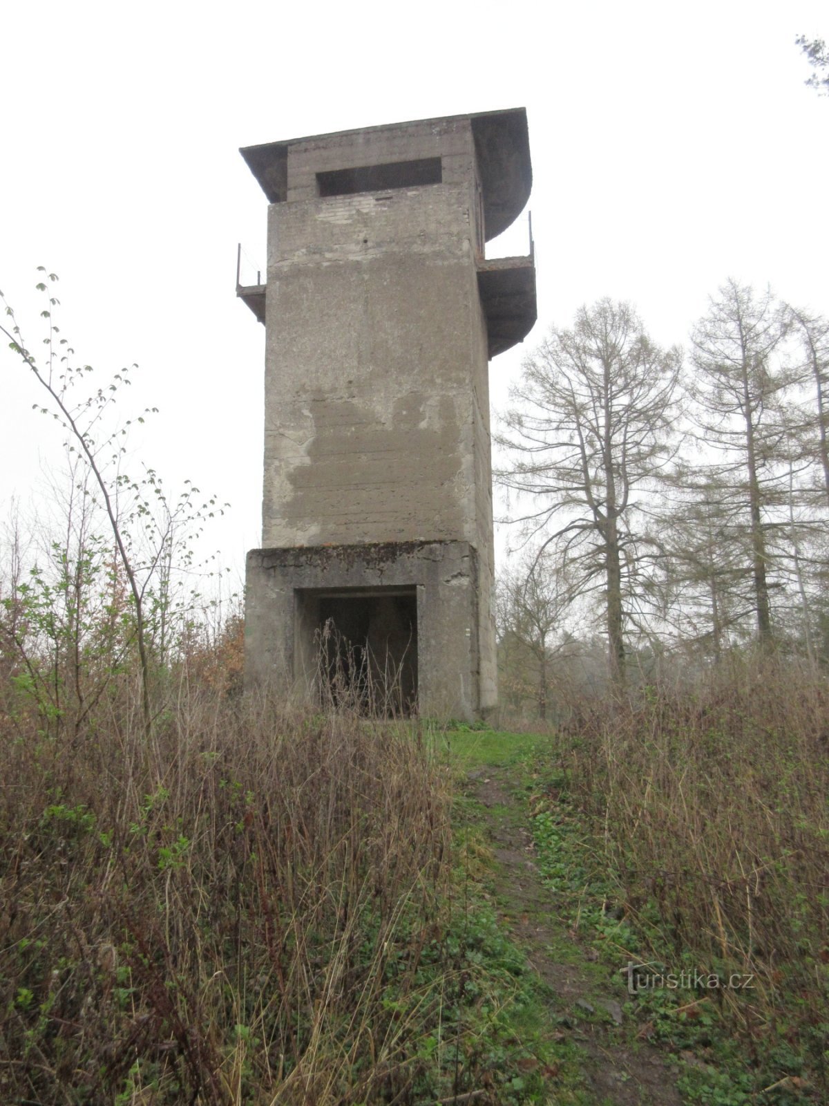 Torre de vigilancia Neštětická hora cerca de Neveklov