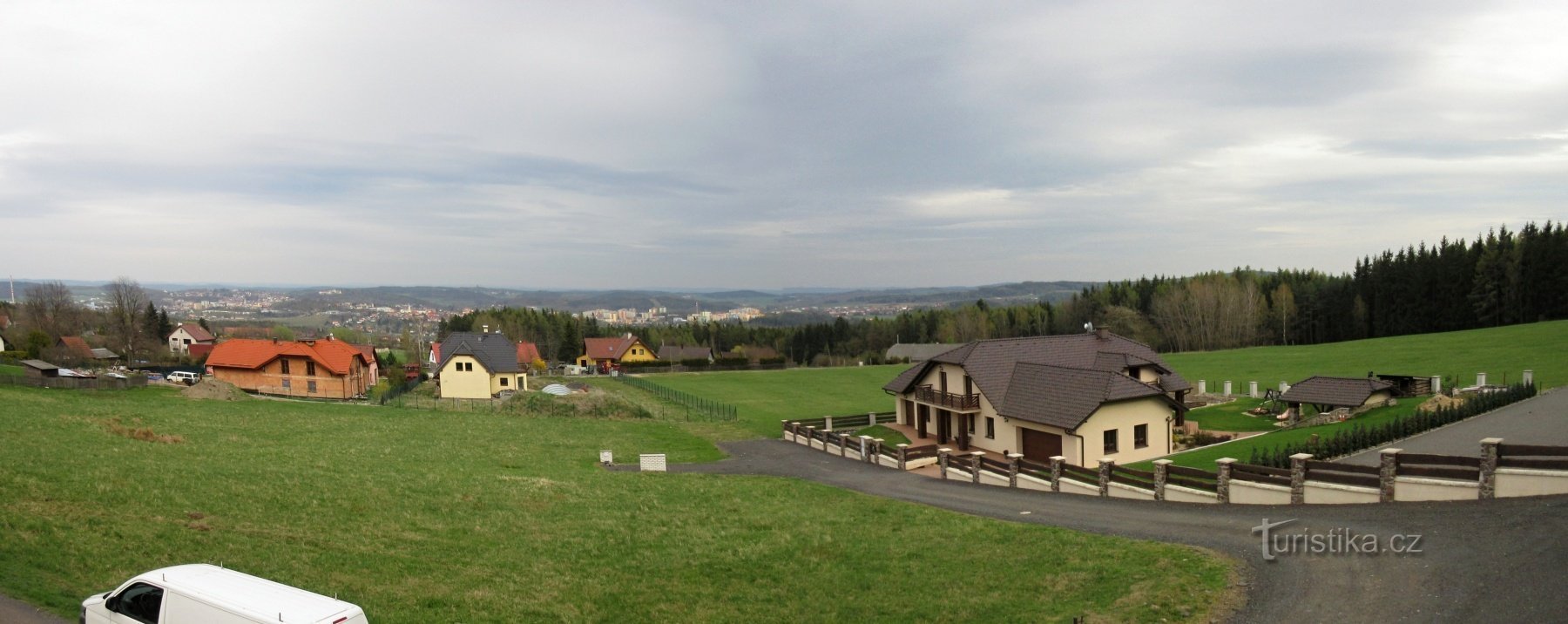 Orlov kilátó Příbram közelében (653 m tengerszint feletti magasságban)