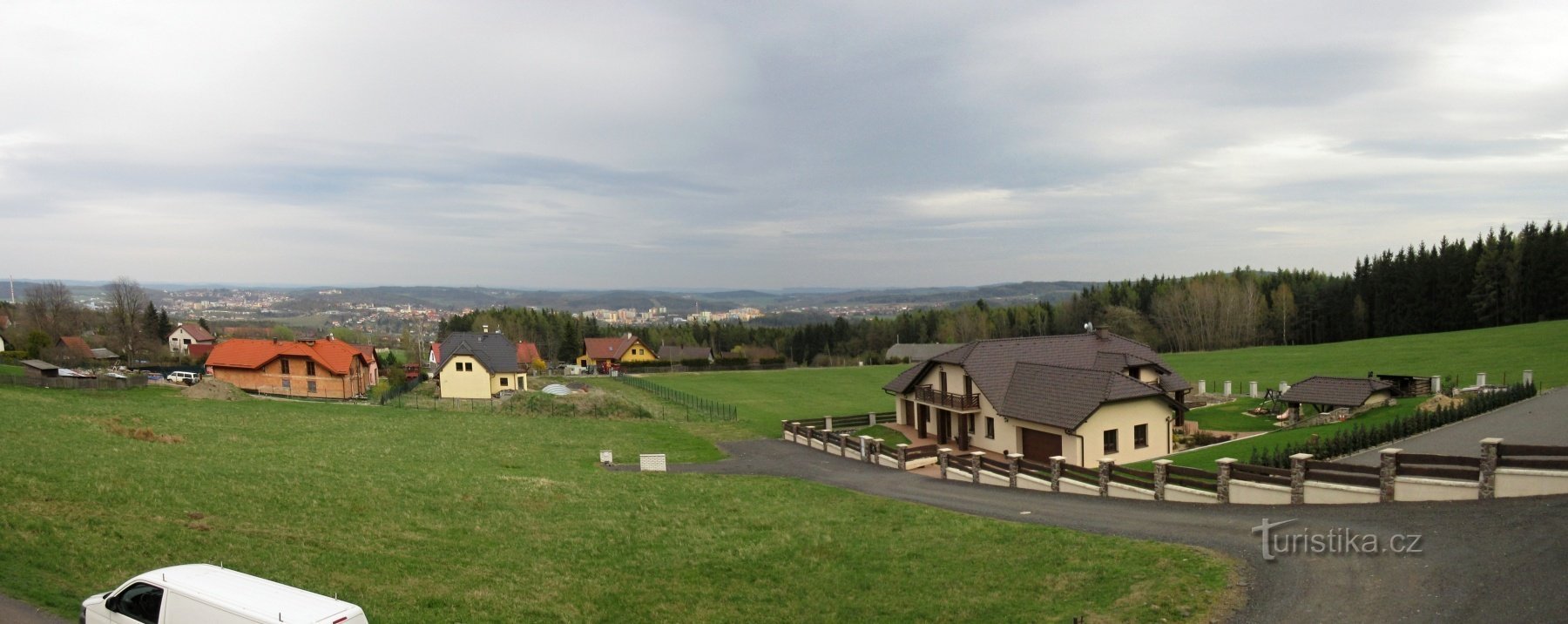 Orlov-uitkijktoren bij Příbram (653 m boven zeeniveau)