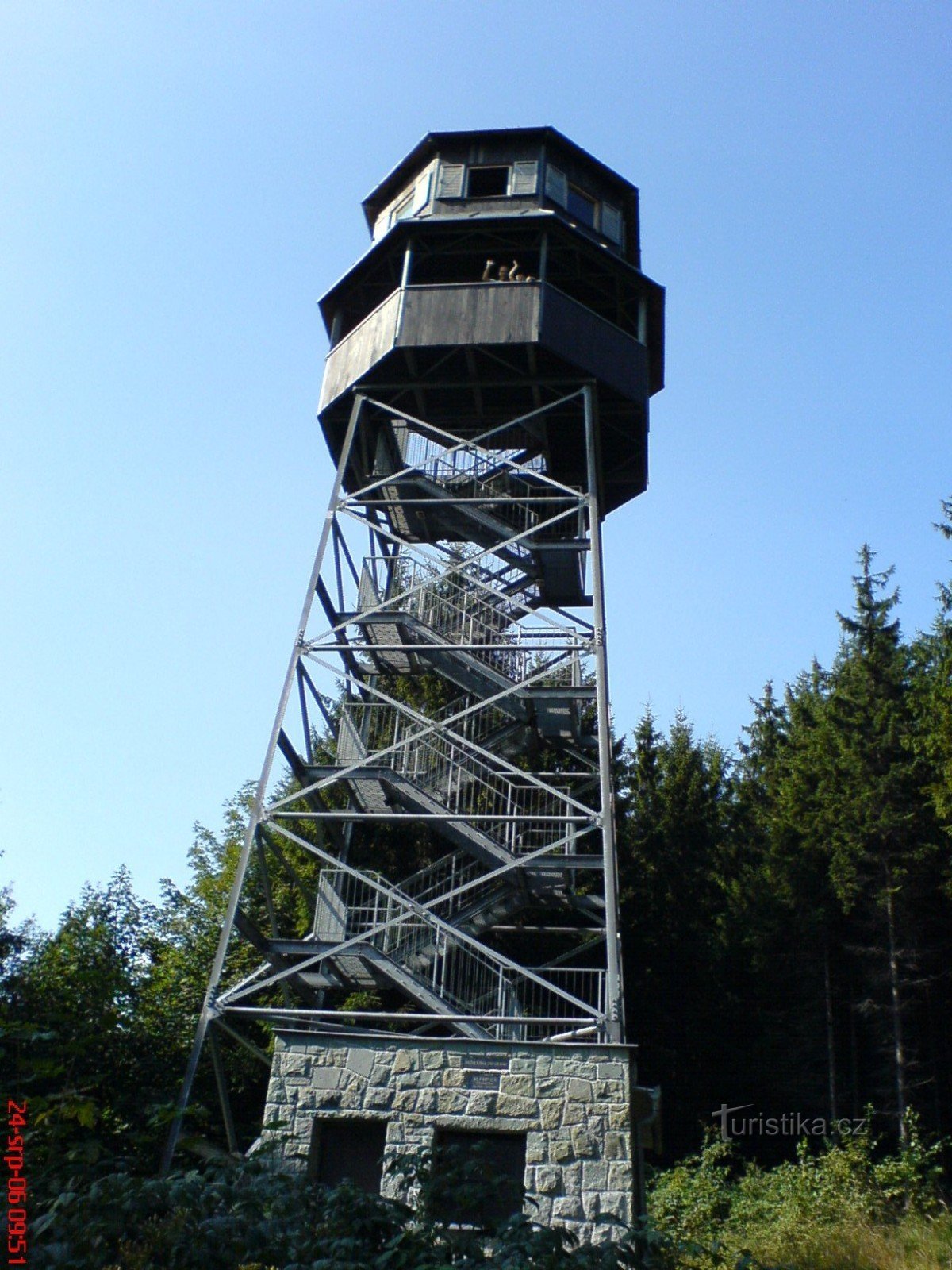 Aussichtsturm unterhalb von Kabática