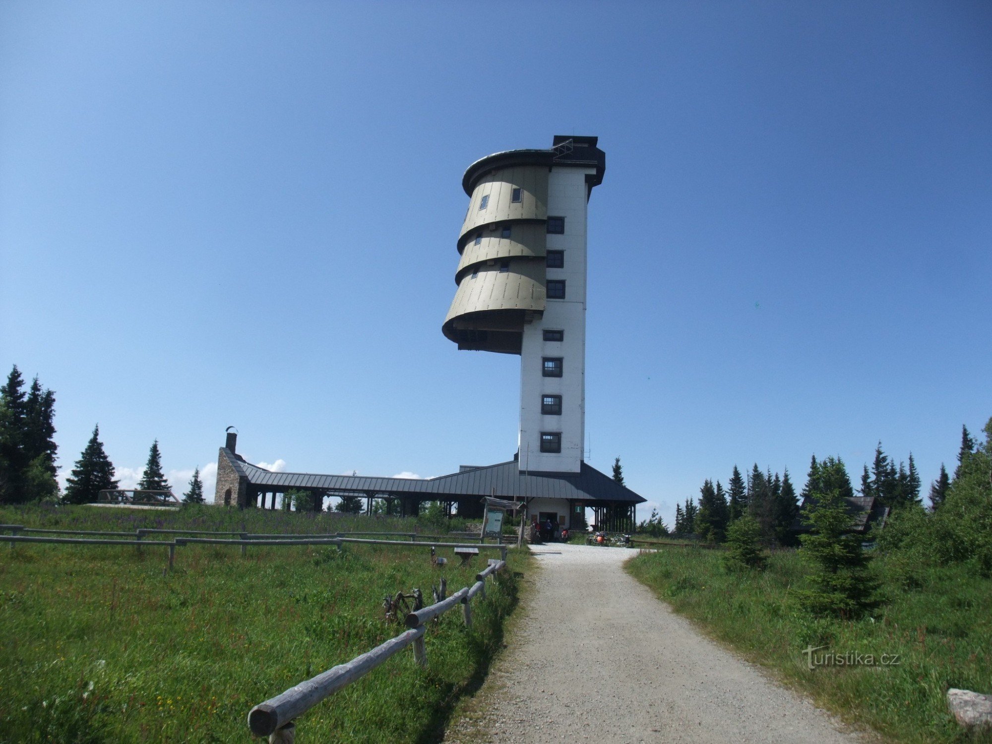 Poledník uitkijktoren op Polední hora