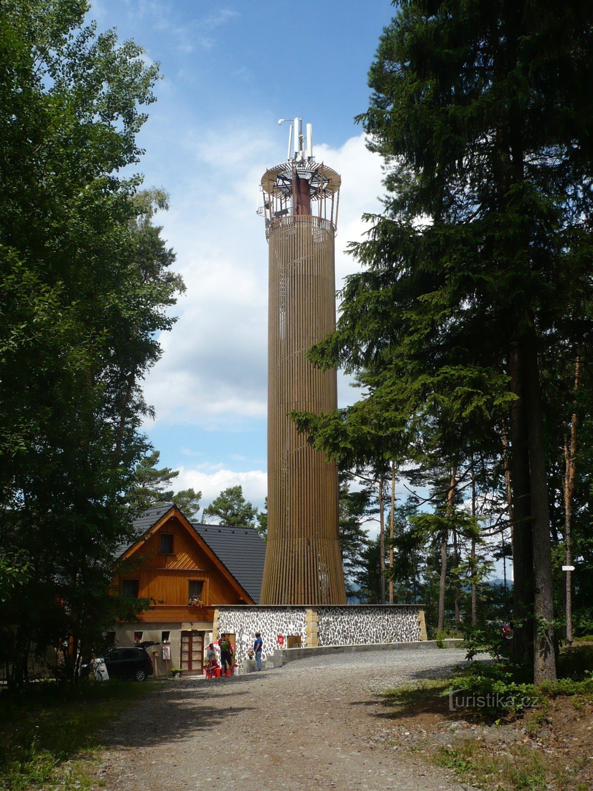 Utsiktstorn med gästhus