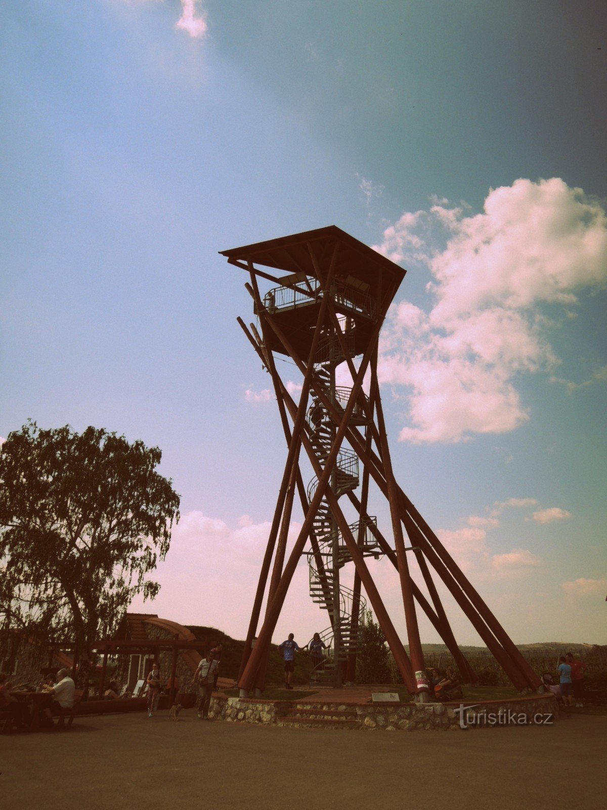 Aussichtsturm Slunečná bei Velké Pavlovice