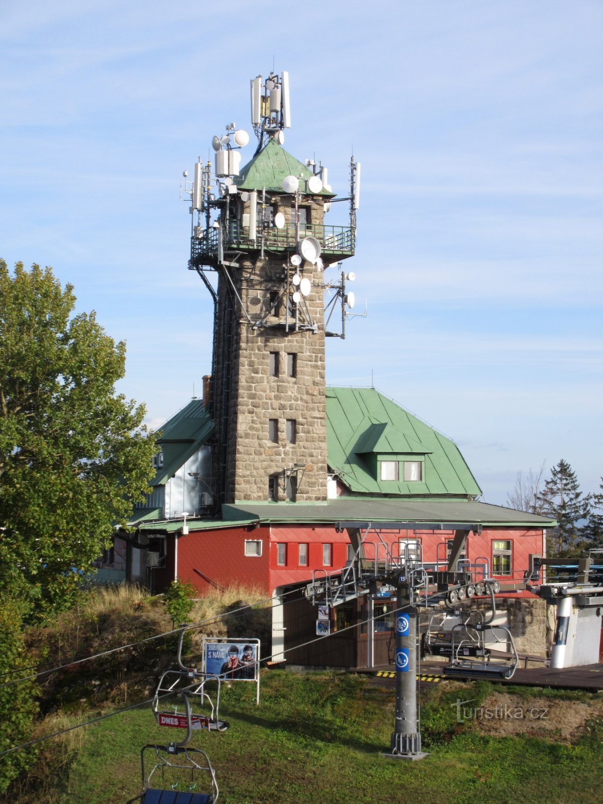 Aussichtsturm Tanvaldský Špičák auf Špičák