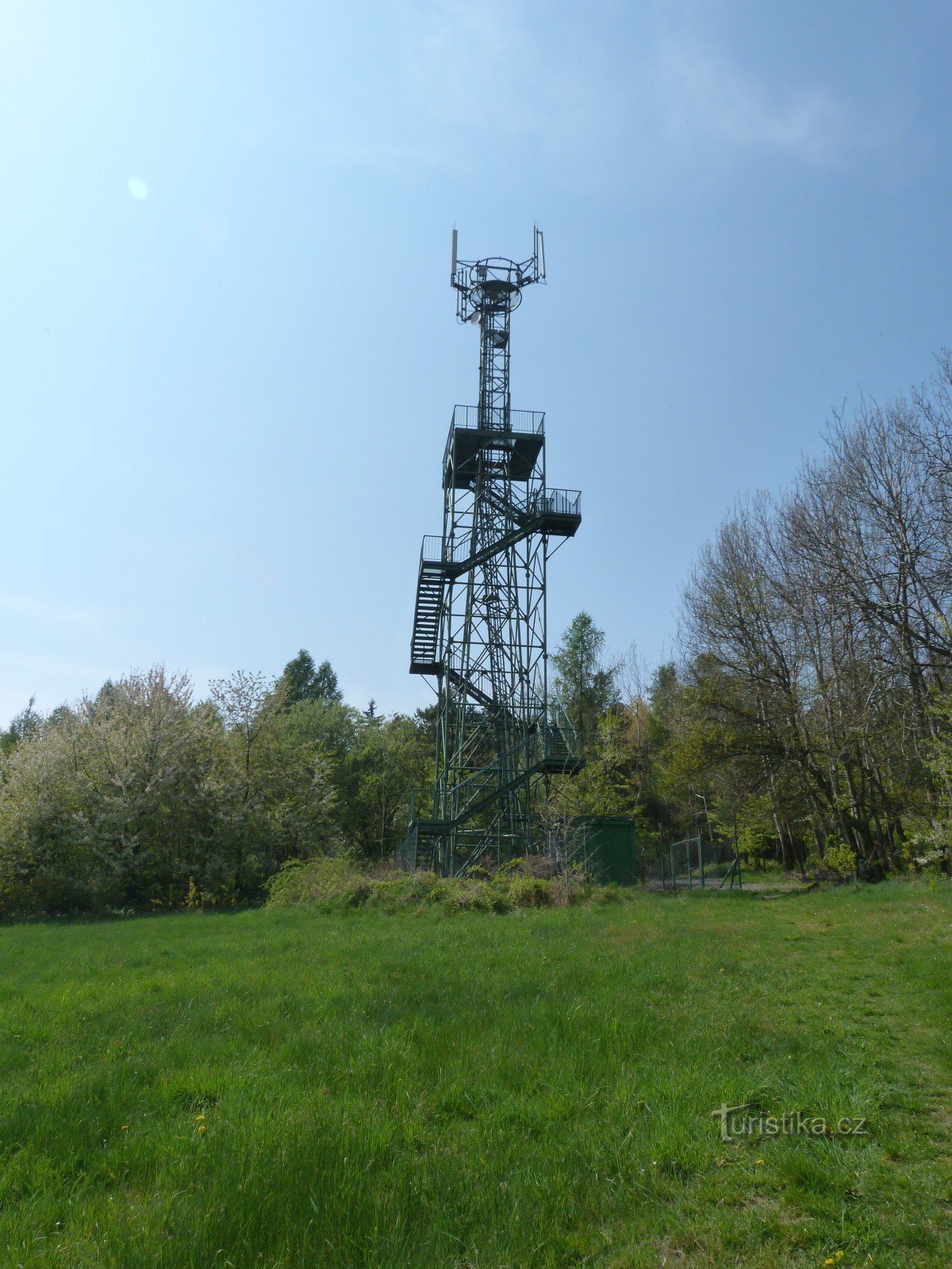 Оглядова вежа Třenická hora біля Cerhovice