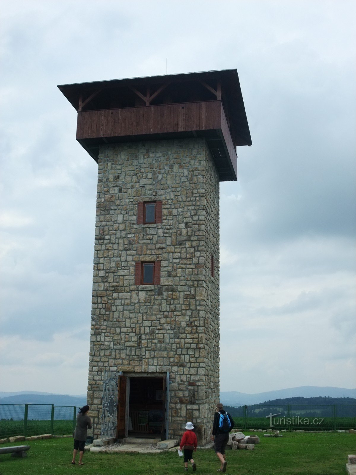 wieża widokowa koło Borovic