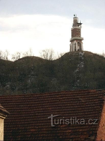Utsiktstorn nära byn Kryry: Utsiktstornet hade ursprungligen tre utsiktsplattformar. Han var den första