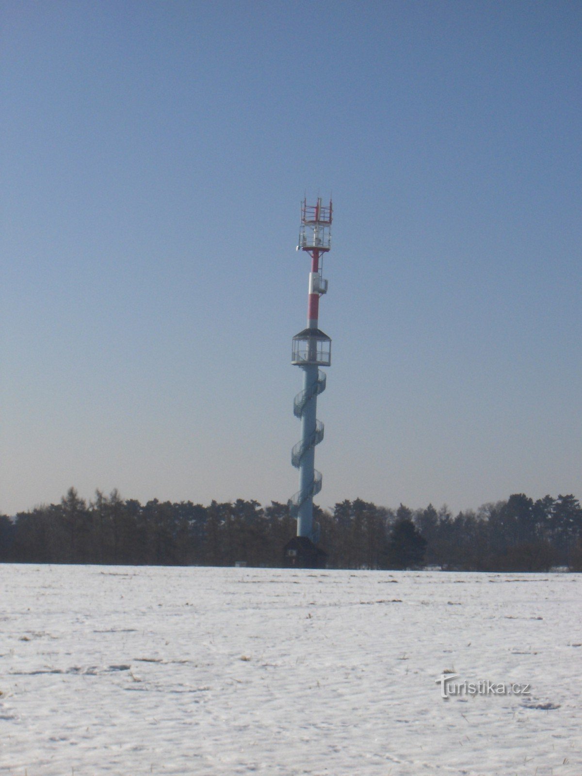 Torre de vigilancia cerca del pueblo de Líský