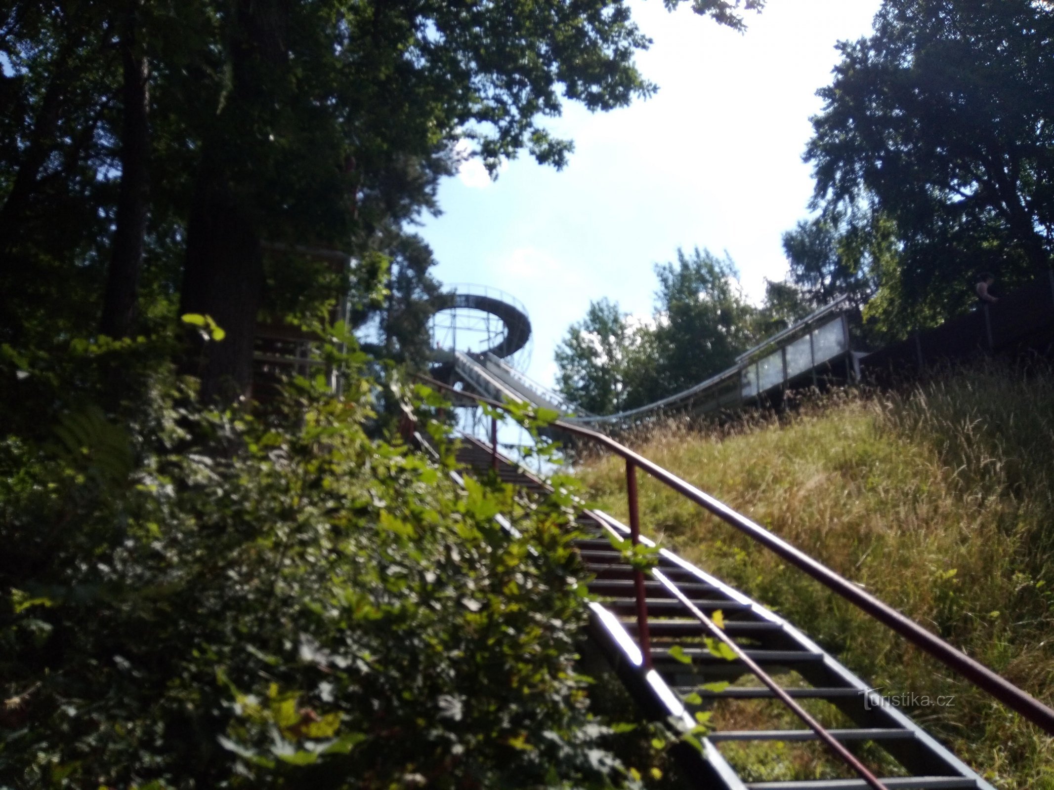 Uitkijktoren in het skigebied V Popelká