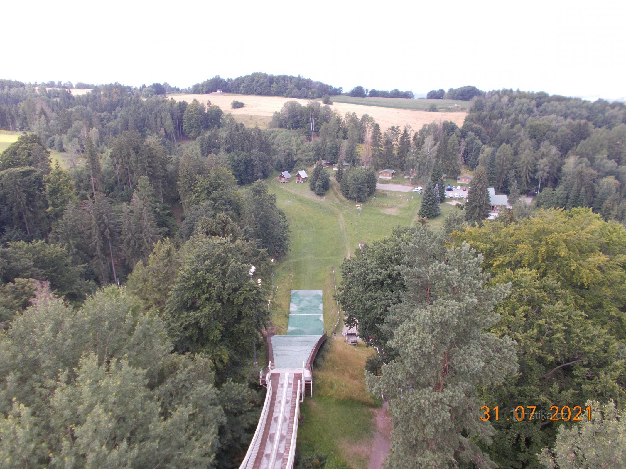 Uitkijktoren in het skigebied V Popelká