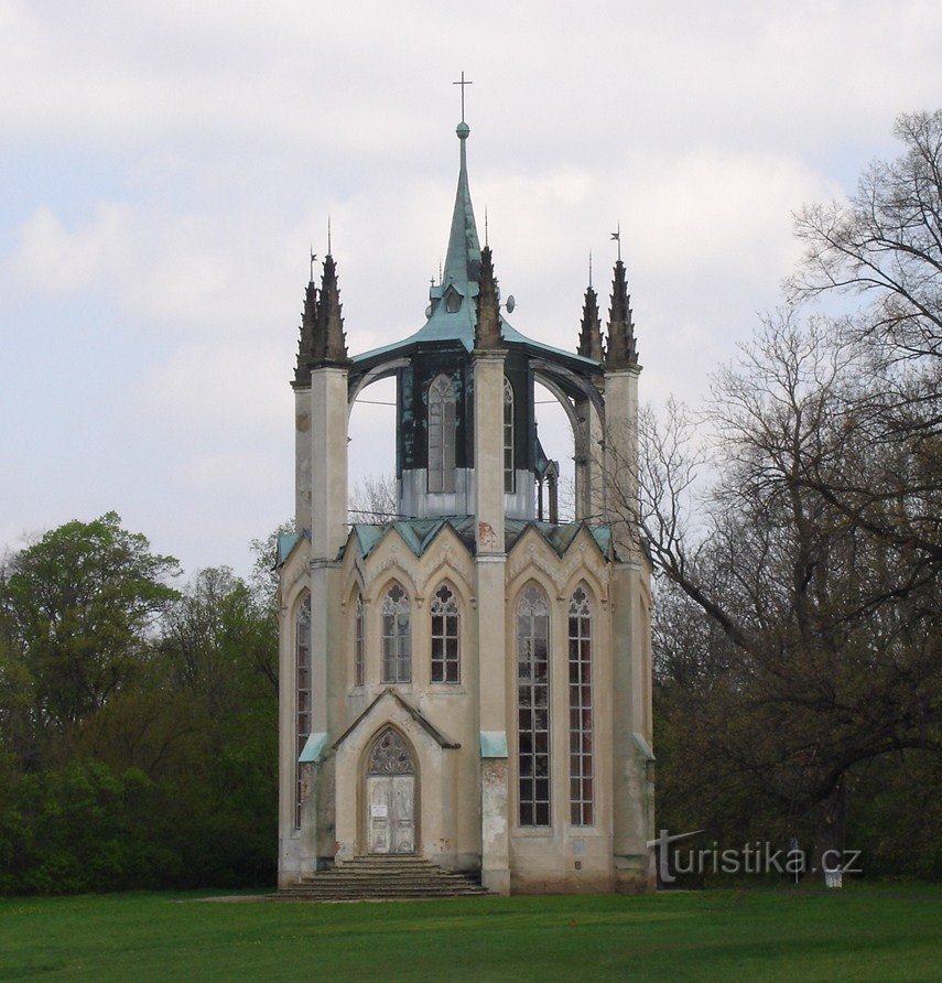 tháp quan sát trong công viên lâu đài