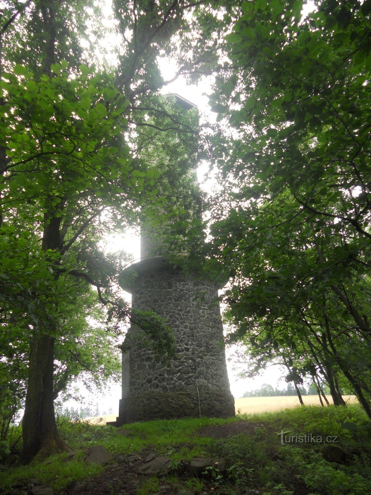 Torre de vigia Velký Chlum perto de Děčín.