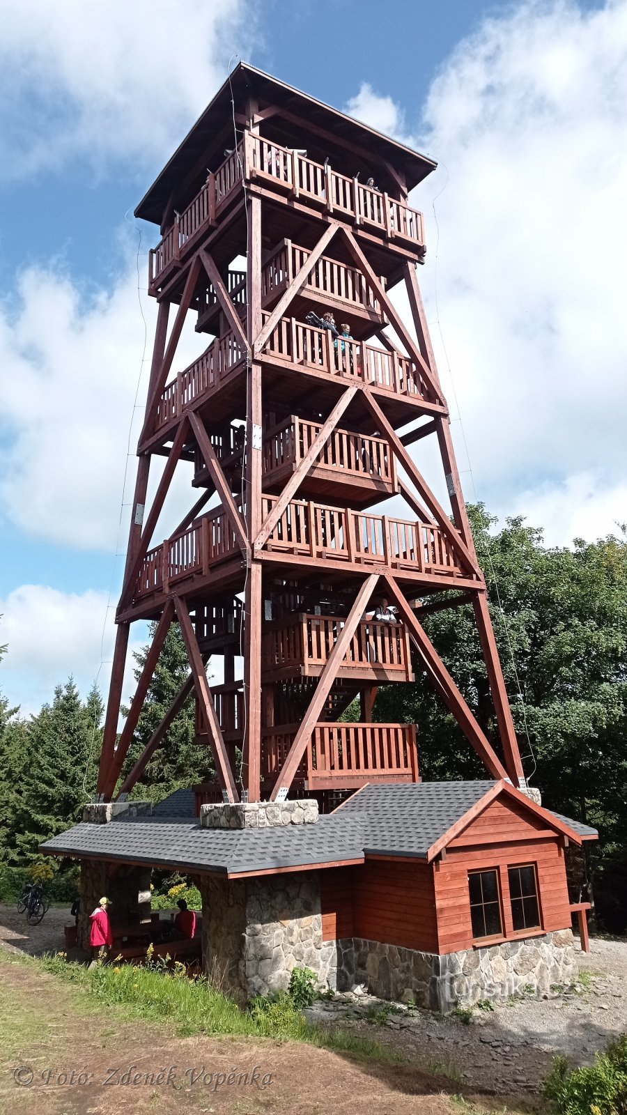 Vrhmezí lookout tower.