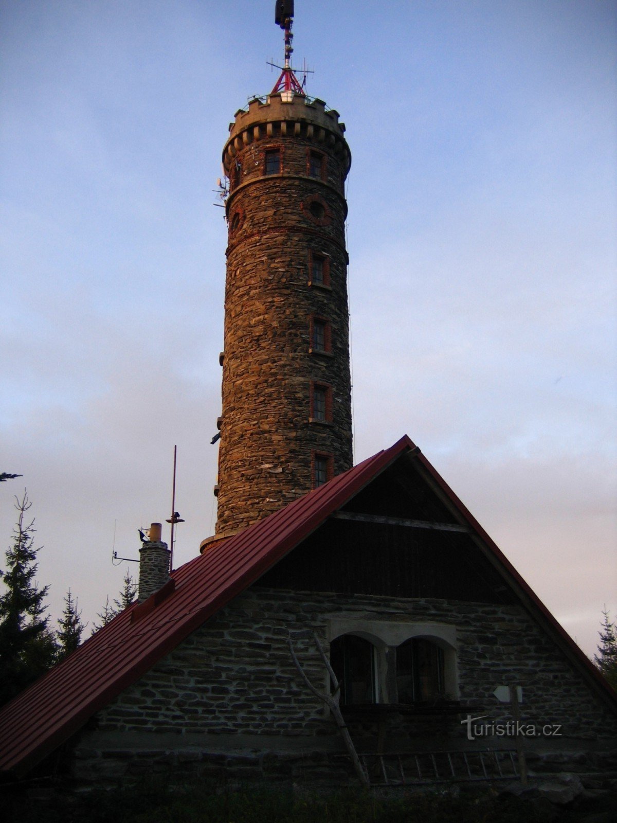 Tour d'observation du chlum de Zlatý