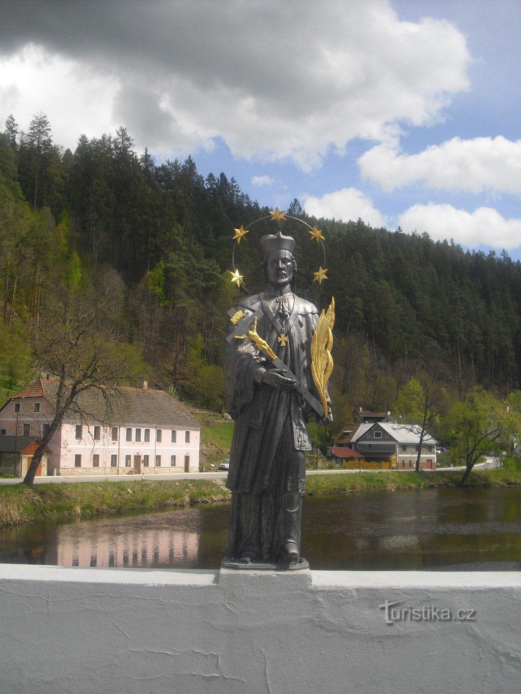 Rožmberk and Jan Nepomucký on the road bridge over the Vltava