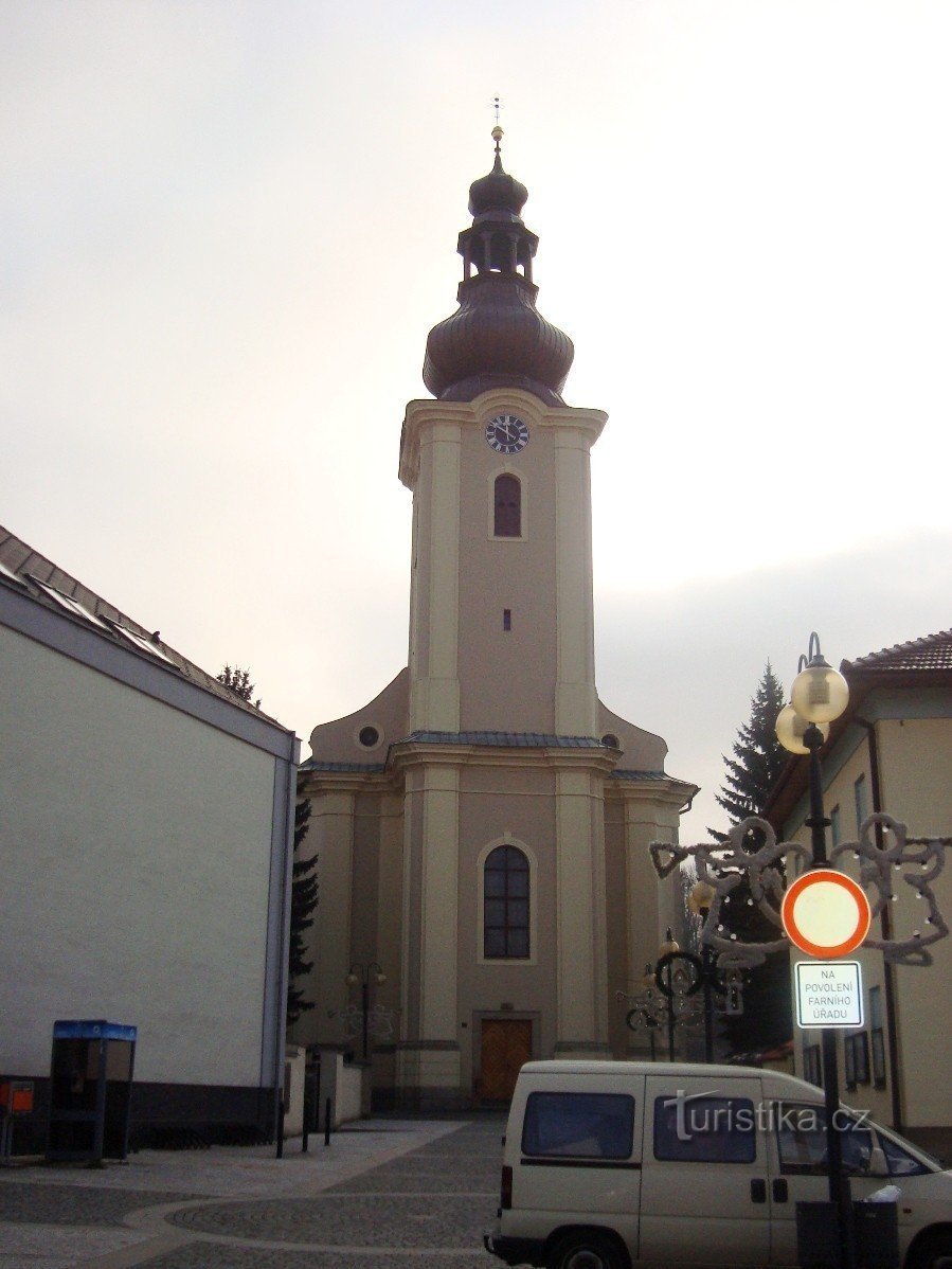 Rožnov pod Radhoštěm - Kaikkien pyhien barokkikirkko-Kuva: Ulrych Mir.