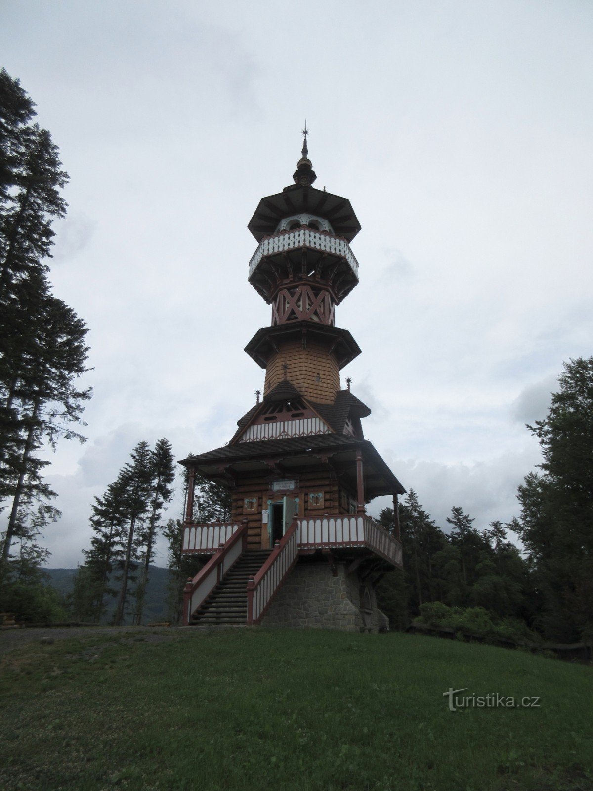 Rožnov pod Radhoštěm - Torre de observación Jurkovič y cervecería Rožnov