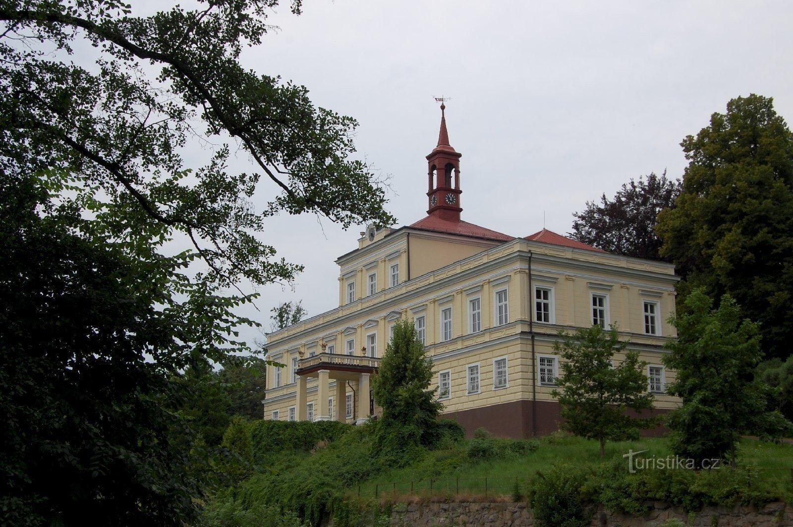 Rozsochatec, castle