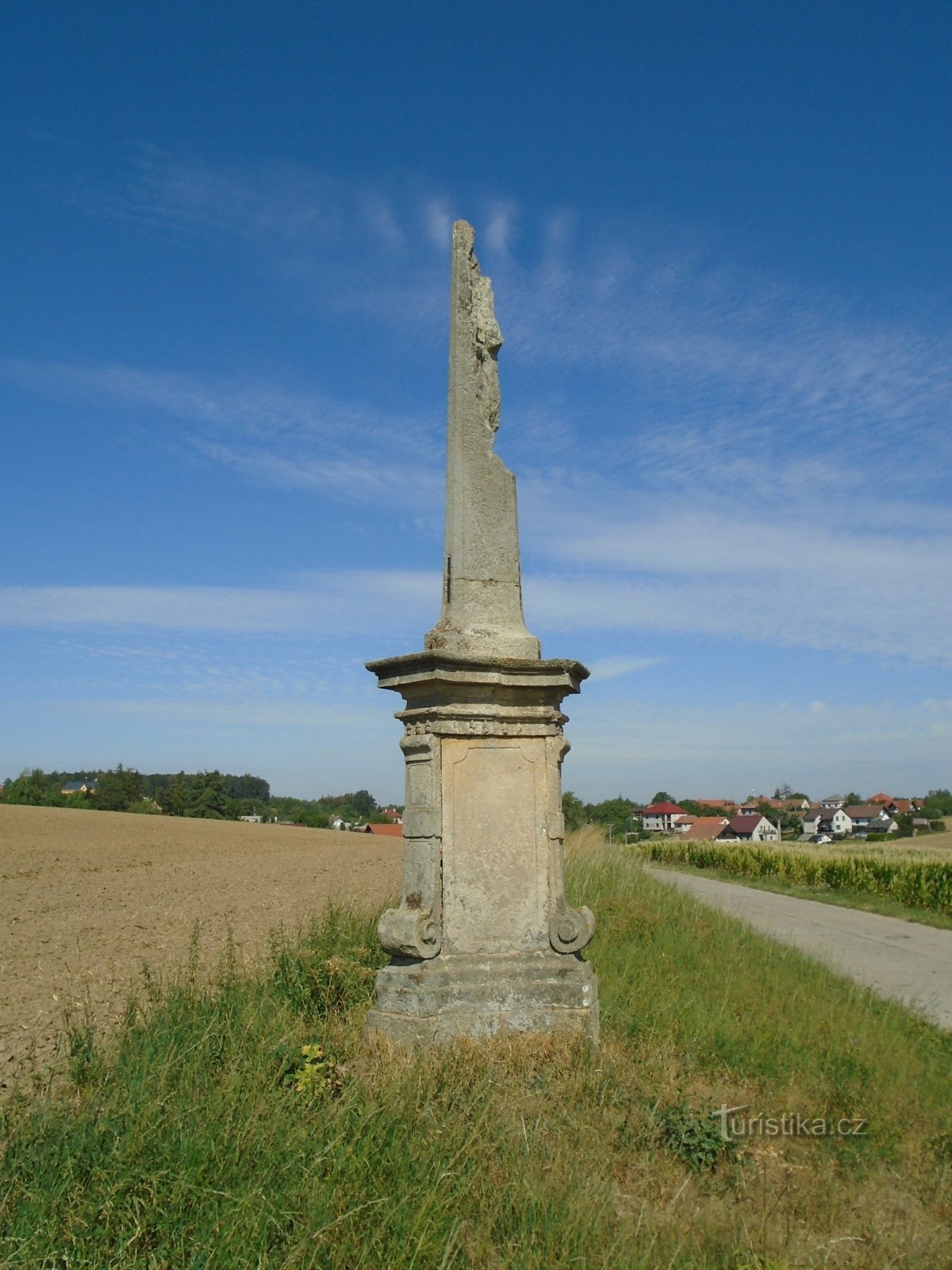 Tormento de Deus baleado na estrada através do Uvoz dos mortos (Chlum)