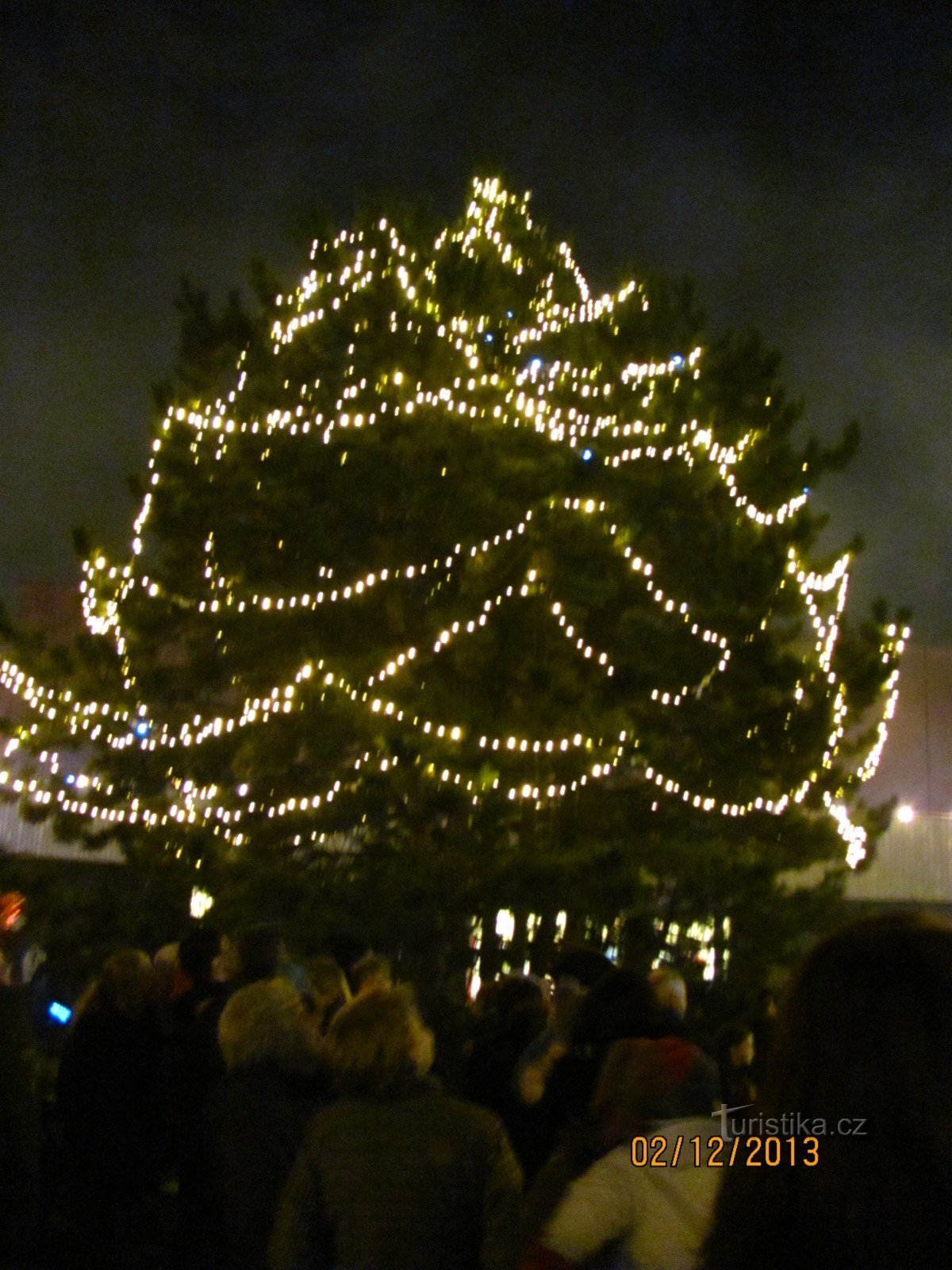 Allumer le sapin de Noël avec Monika Absolonová