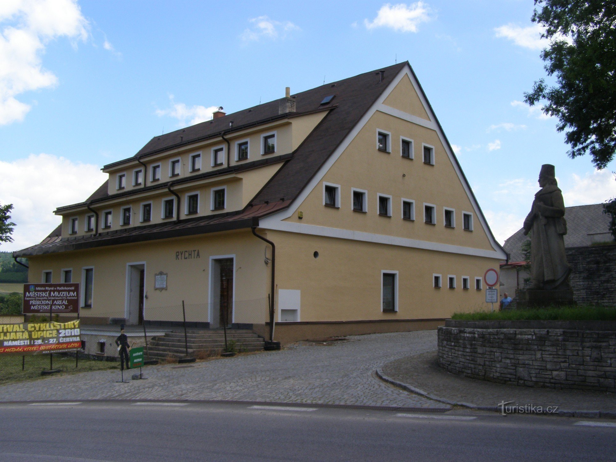 Rtyně en Podkrkonoší - placa conmemorativa del alcalde Antonín Nývlt