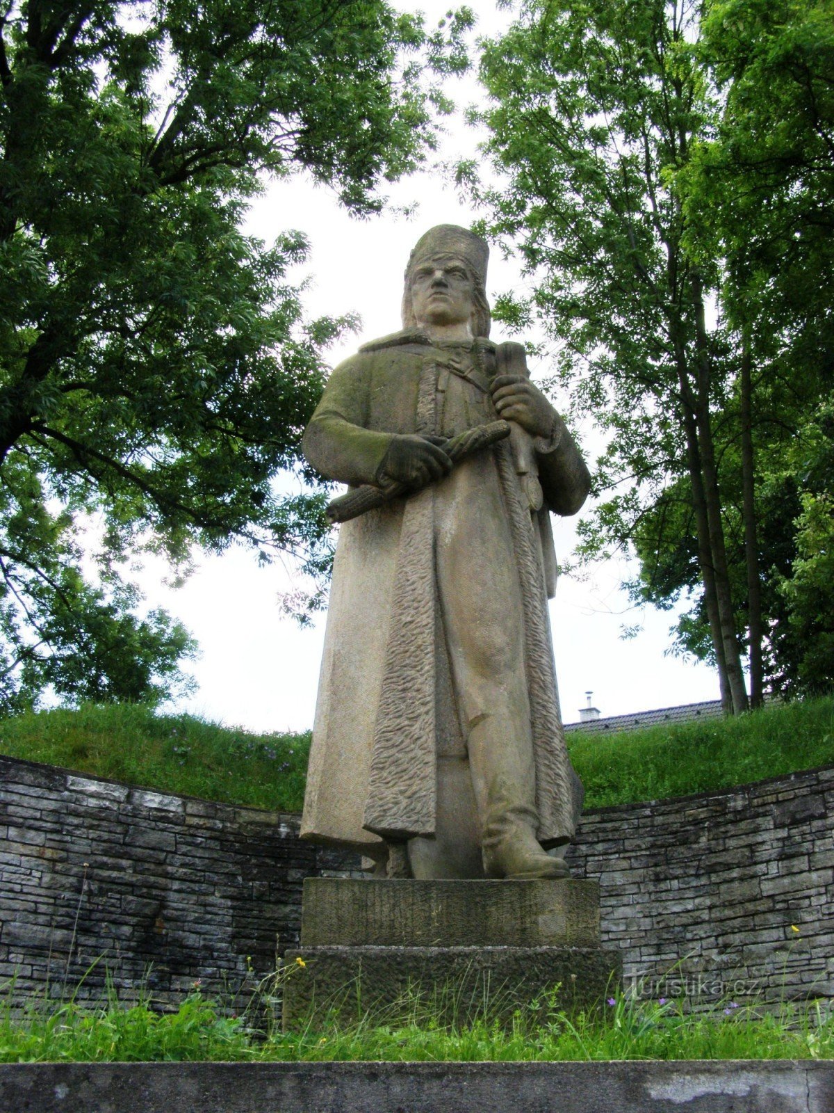 Rtyne in Podkrkonoší - standbeeld van de rebellen