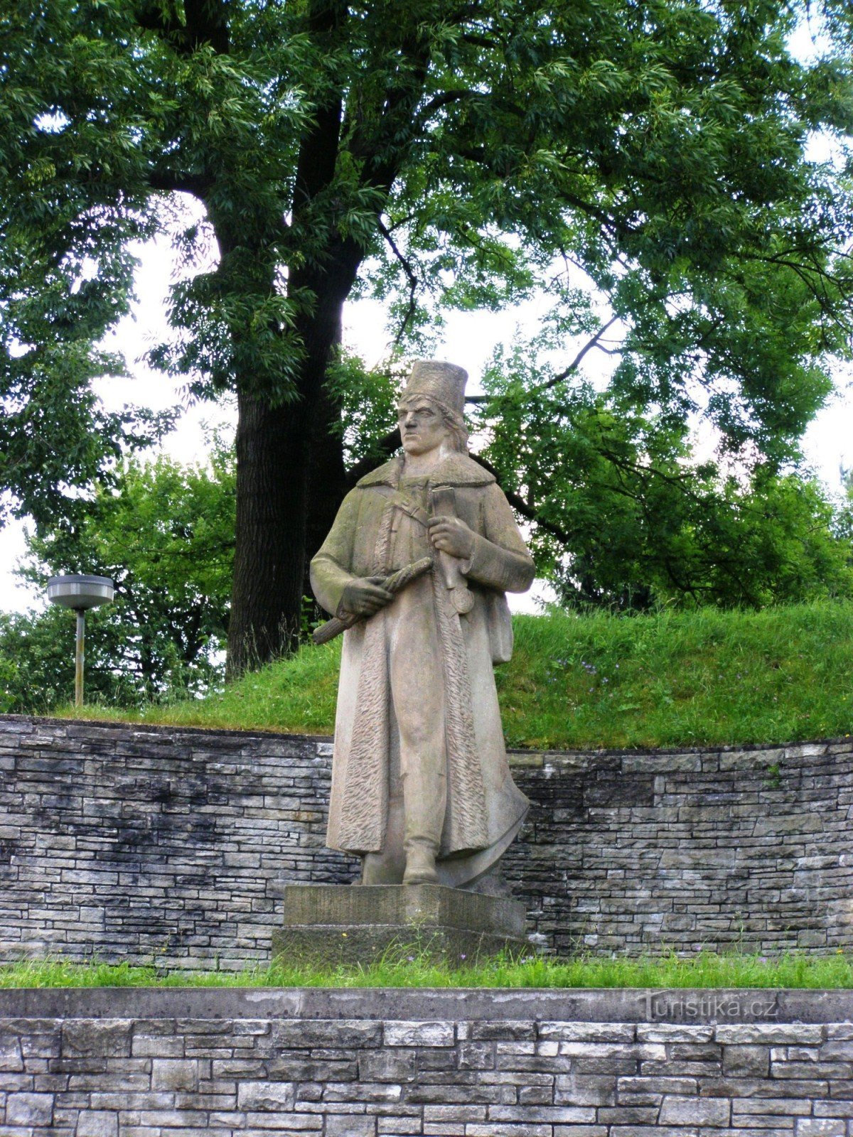 Rtyne in Podkrkonoší - standbeeld van de rebellen