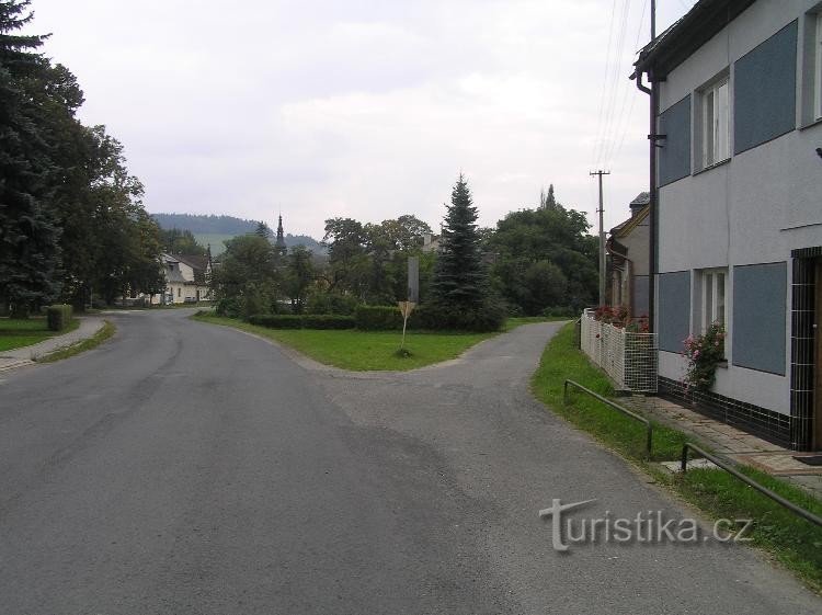 Ruda nad Moravou: Der Burgturm im Hintergrund