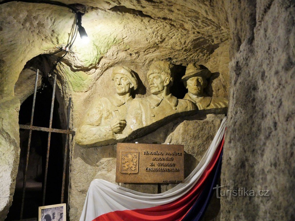 Rudka, legionari în peșteră
