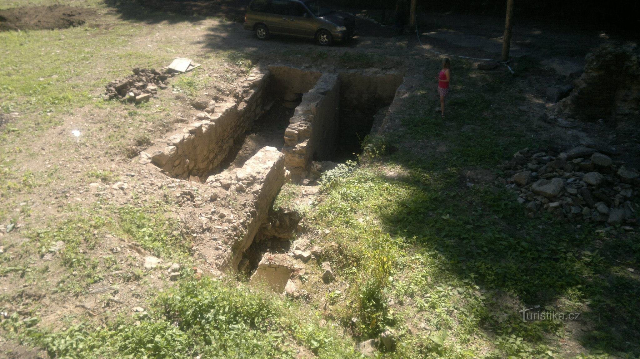 Ruiner af en hammer på Krupský-strømmen