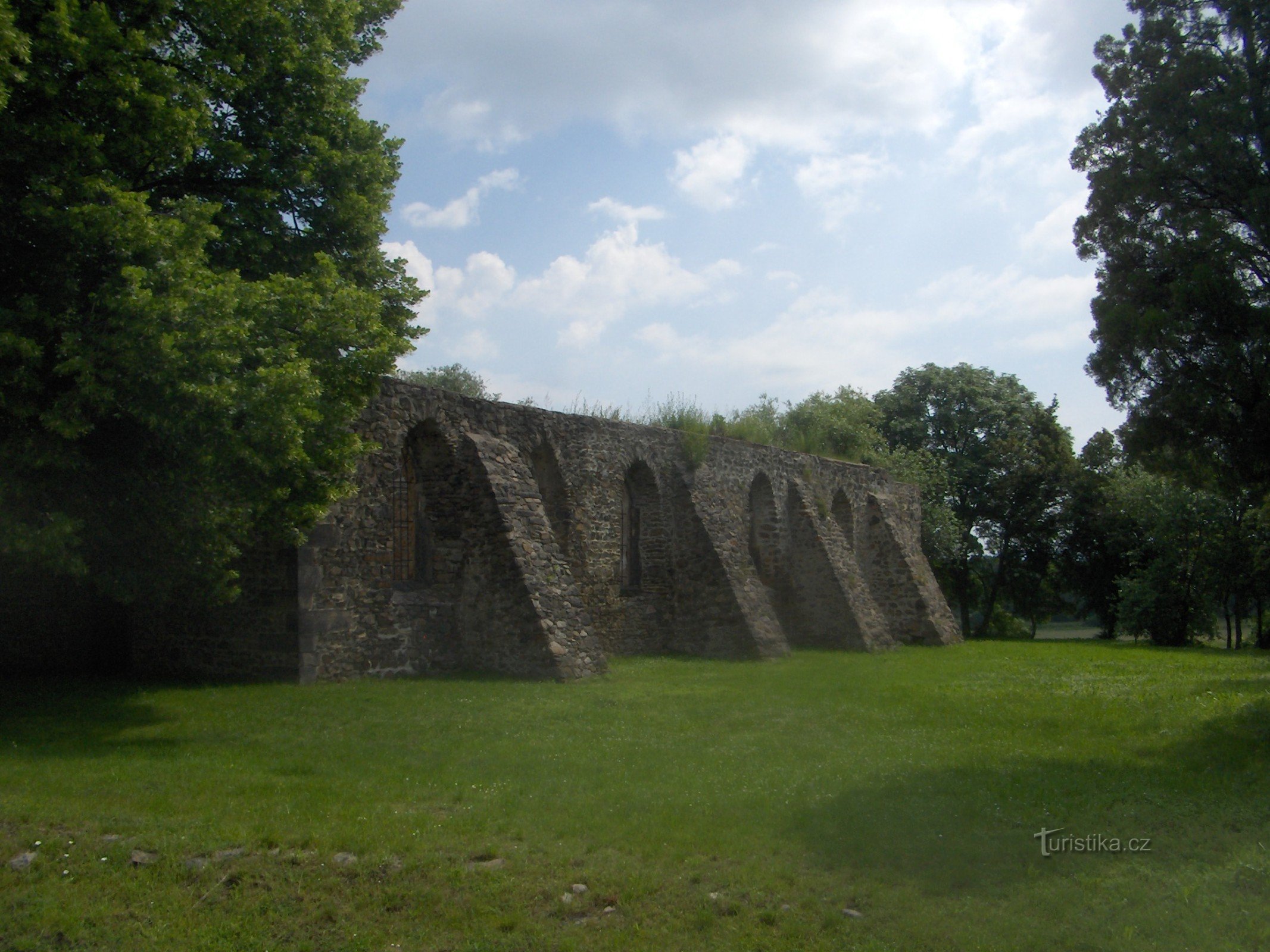 Ruinerne af kirken St. Procopius.