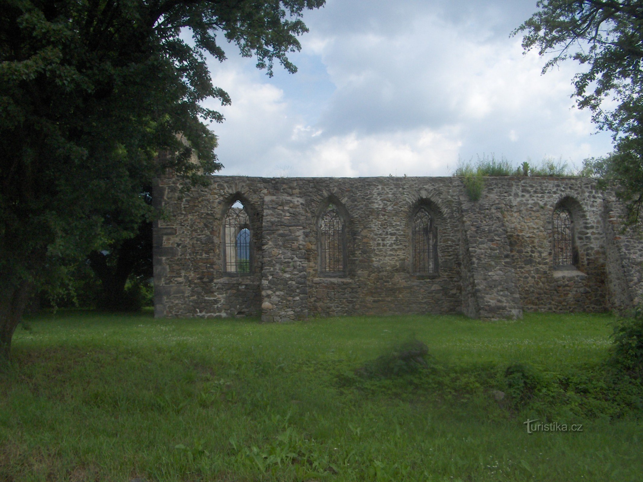 Ruinerne af kirken St. Procopius.