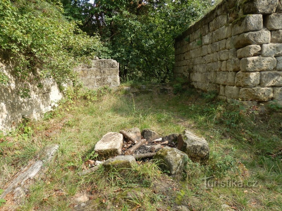 Ruinen eines Bauernhauses