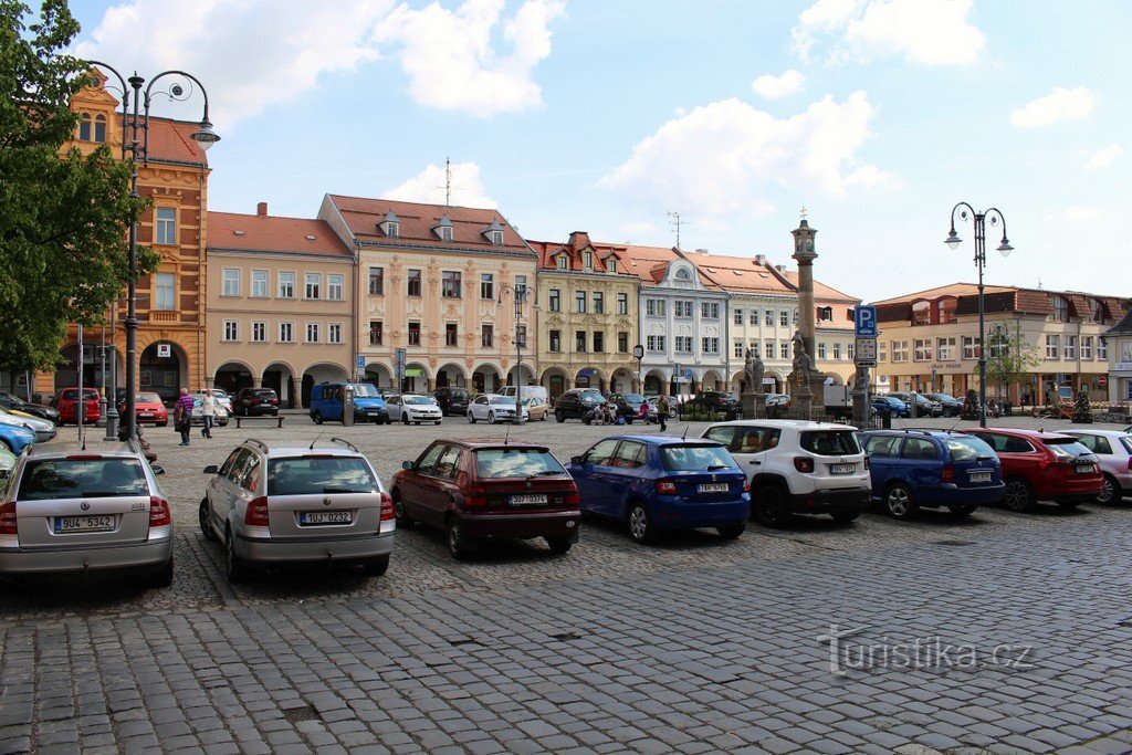 Rumburk, pohled na severní stranu náměstí.