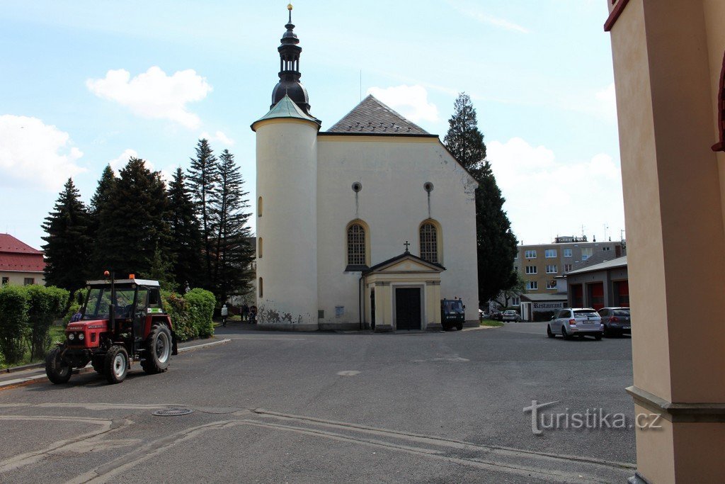 Rumburk, vestfacaden af ​​kirken St. Bartholomew