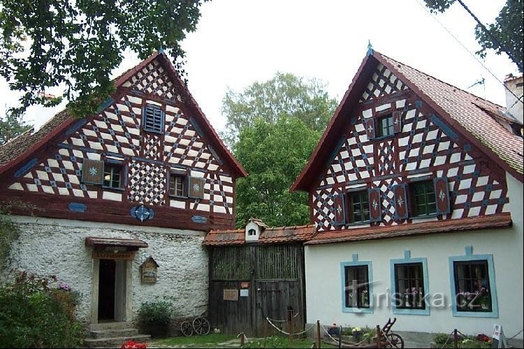 Rustler's Farmhouse fra 1751 - et privat museum